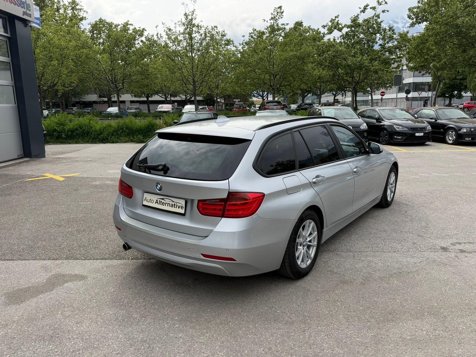 BMW 320d xDrive Touring Luxury Line Steptronic-image-3