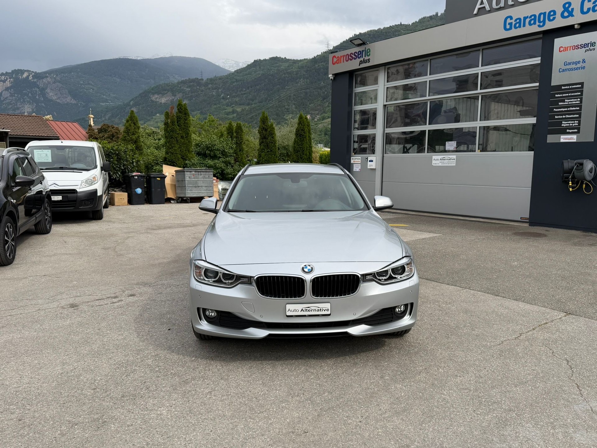 BMW 320d xDrive Touring Luxury Line Steptronic-image-7