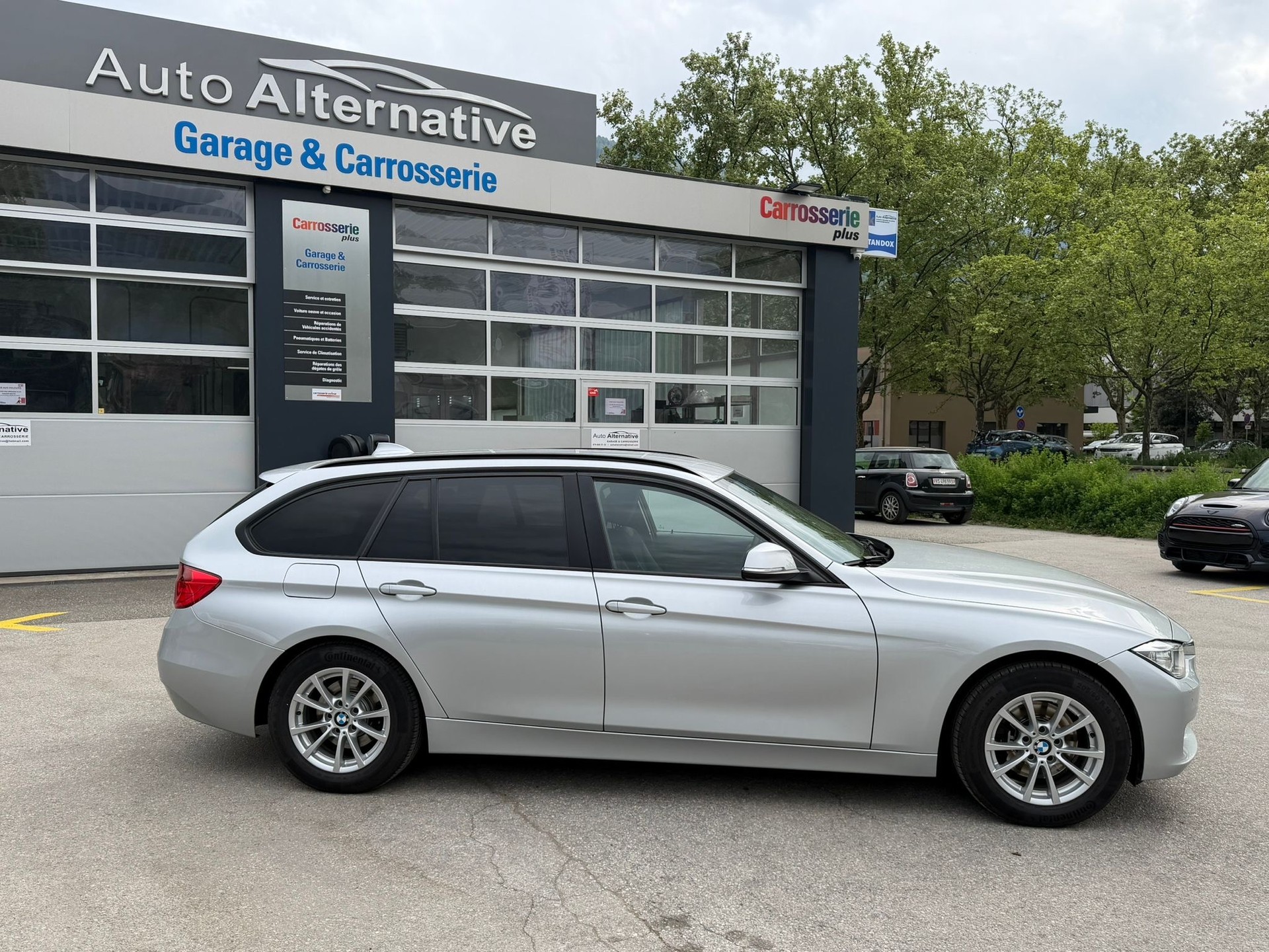 BMW 320d xDrive Touring Luxury Line Steptronic-image-1