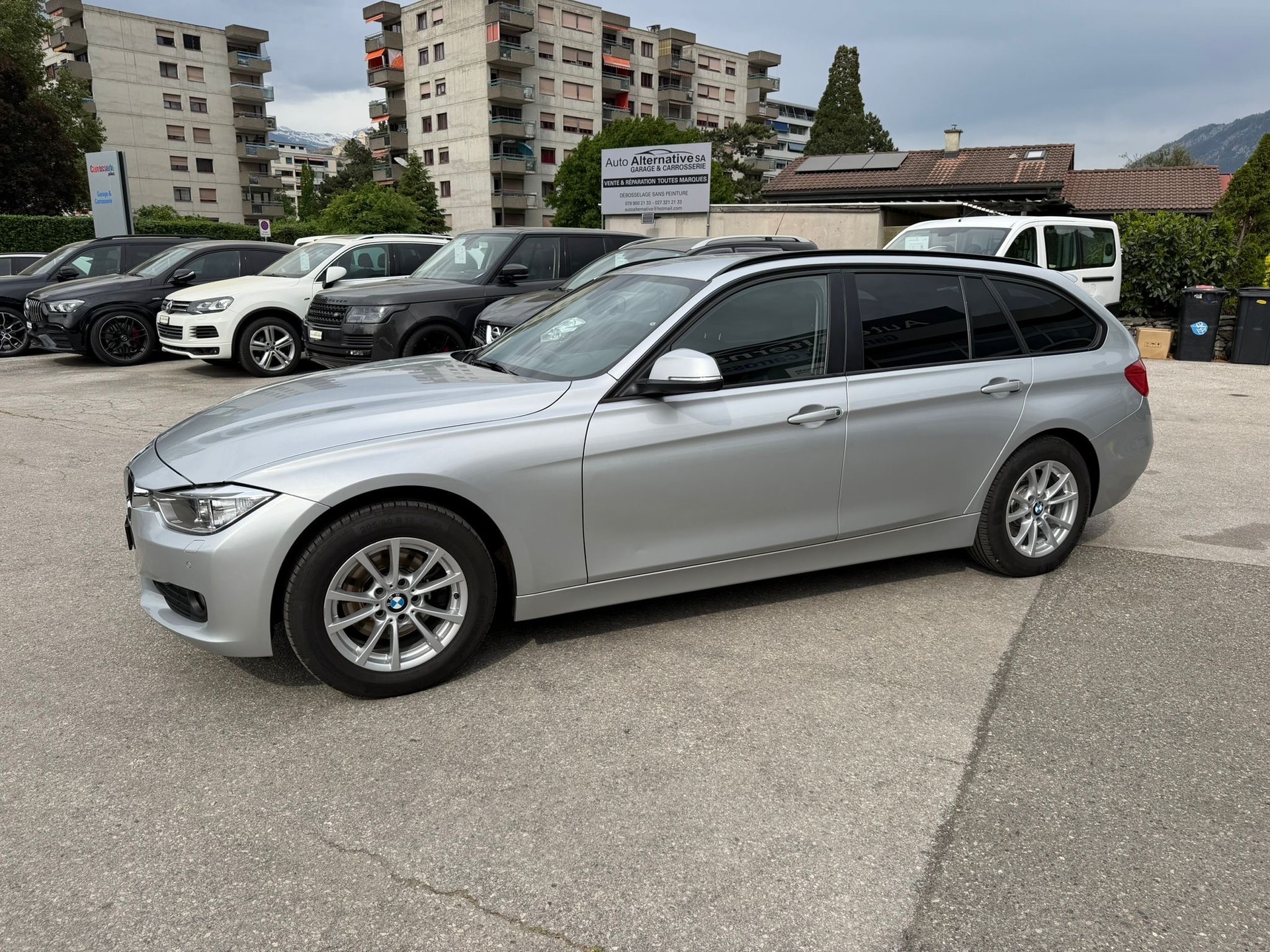 BMW 320d xDrive Touring Luxury Line Steptronic-image-9