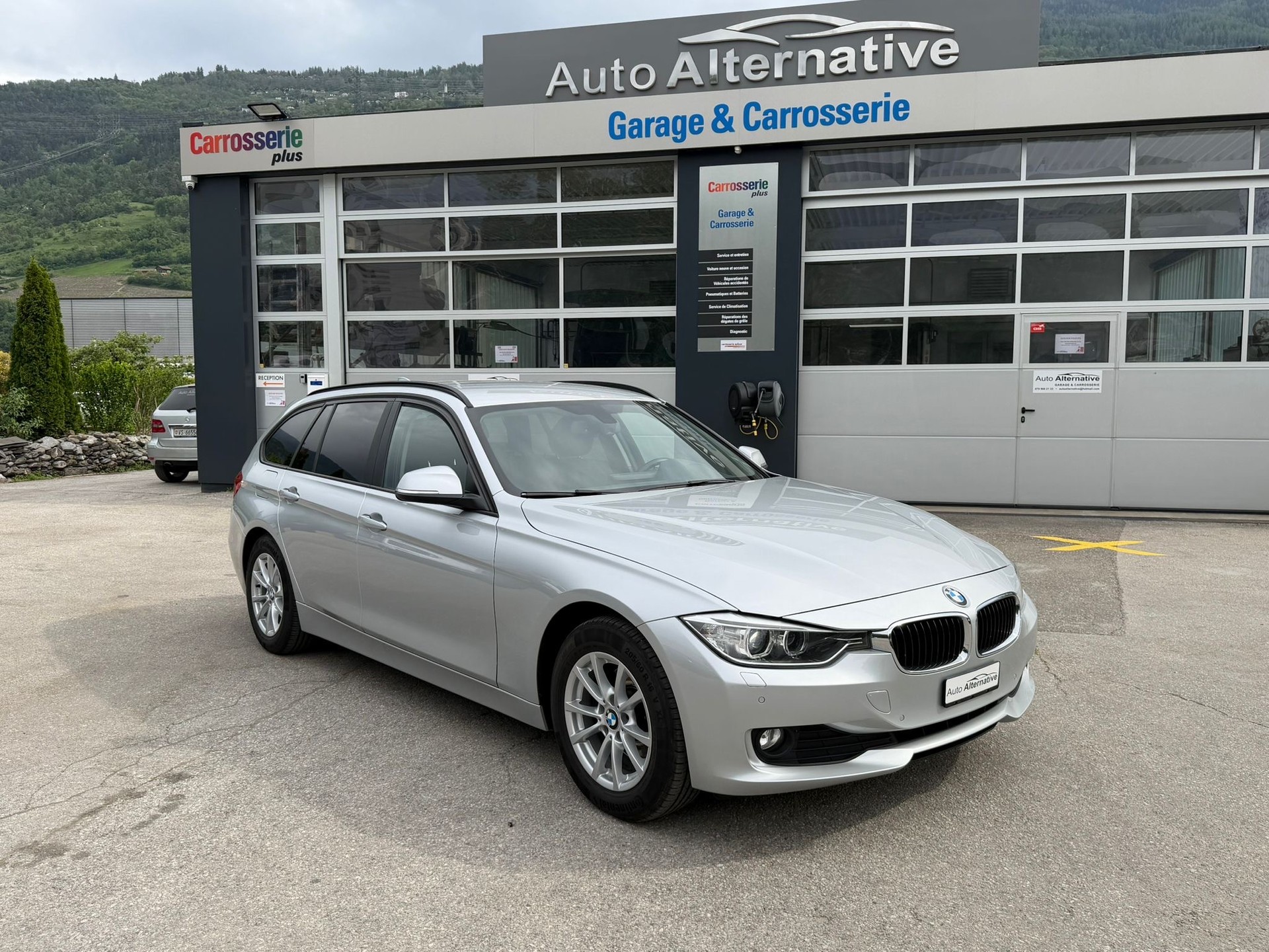 BMW 320d xDrive Touring Luxury Line Steptronic-image-8