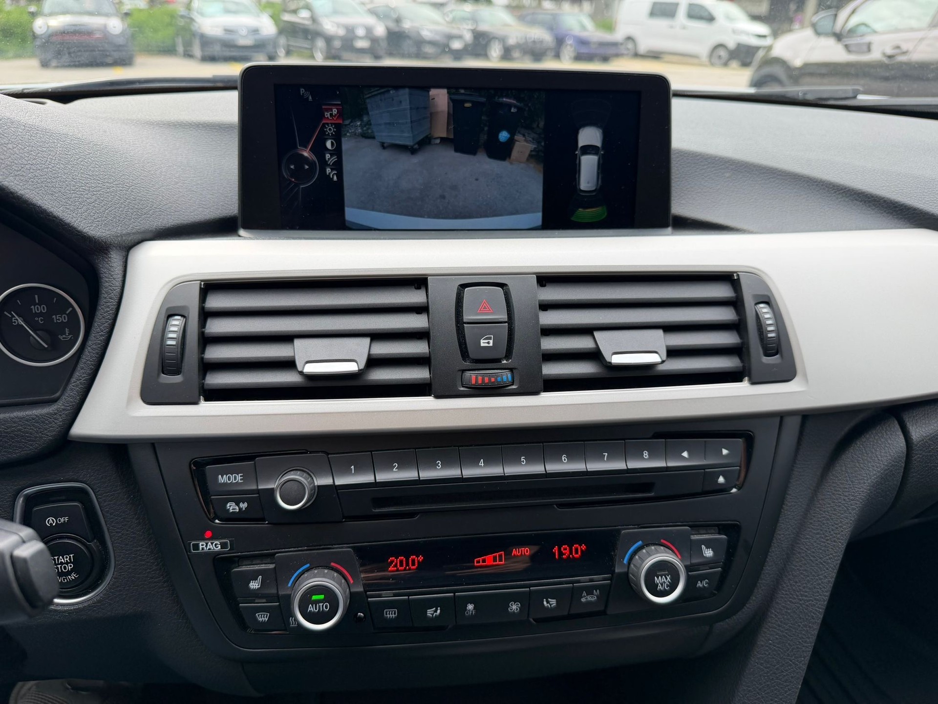 BMW 320d xDrive Touring Luxury Line Steptronic-image-11