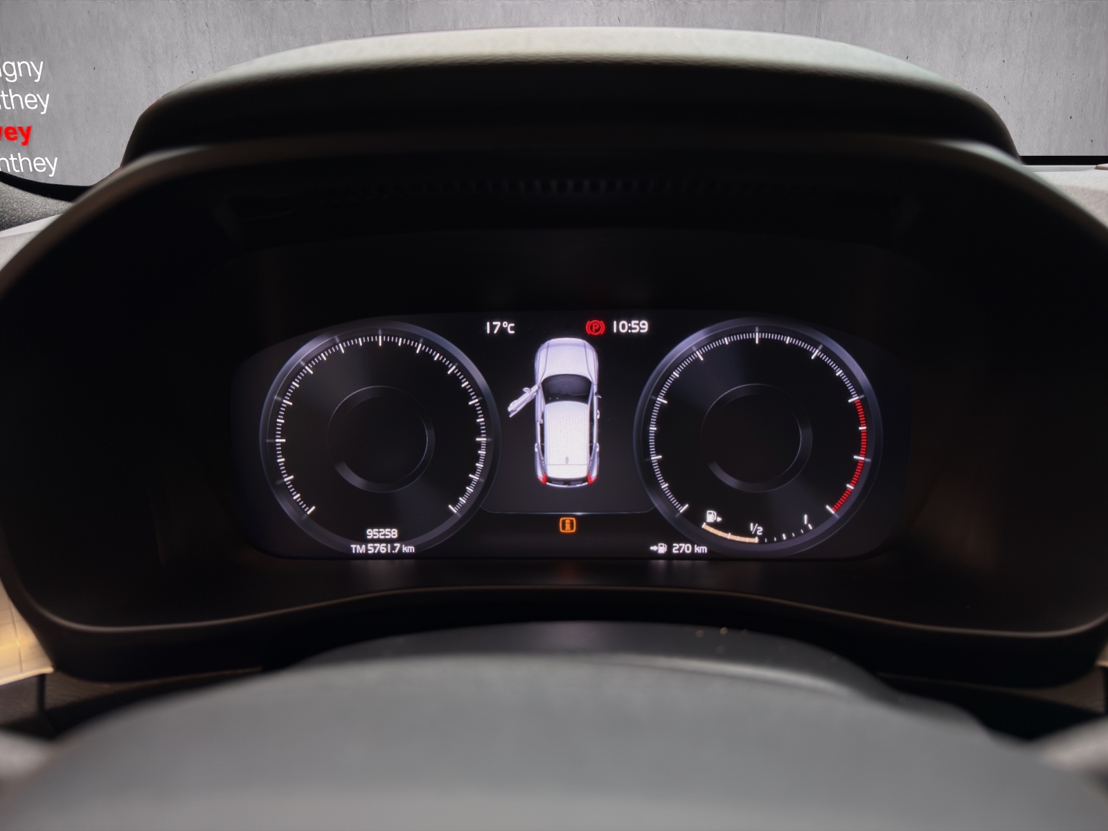 VOLVO XC40 T4 AWD Momentum Geartronic-image-15