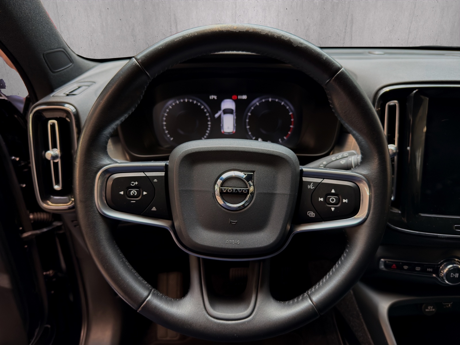 VOLVO XC40 T4 AWD Momentum Geartronic-image-9