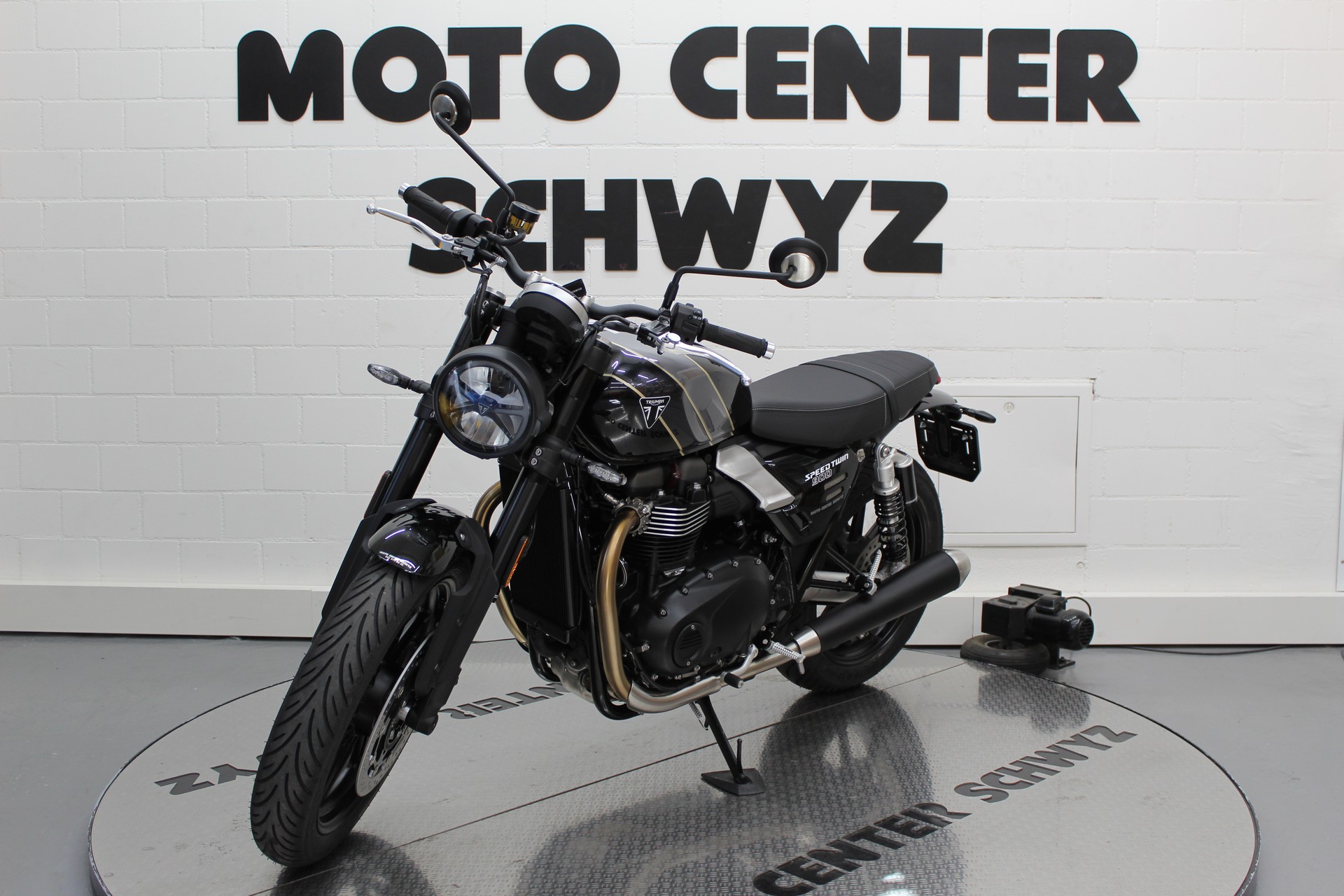 TRIUMPH Speed Twin 900-showroom-element-3