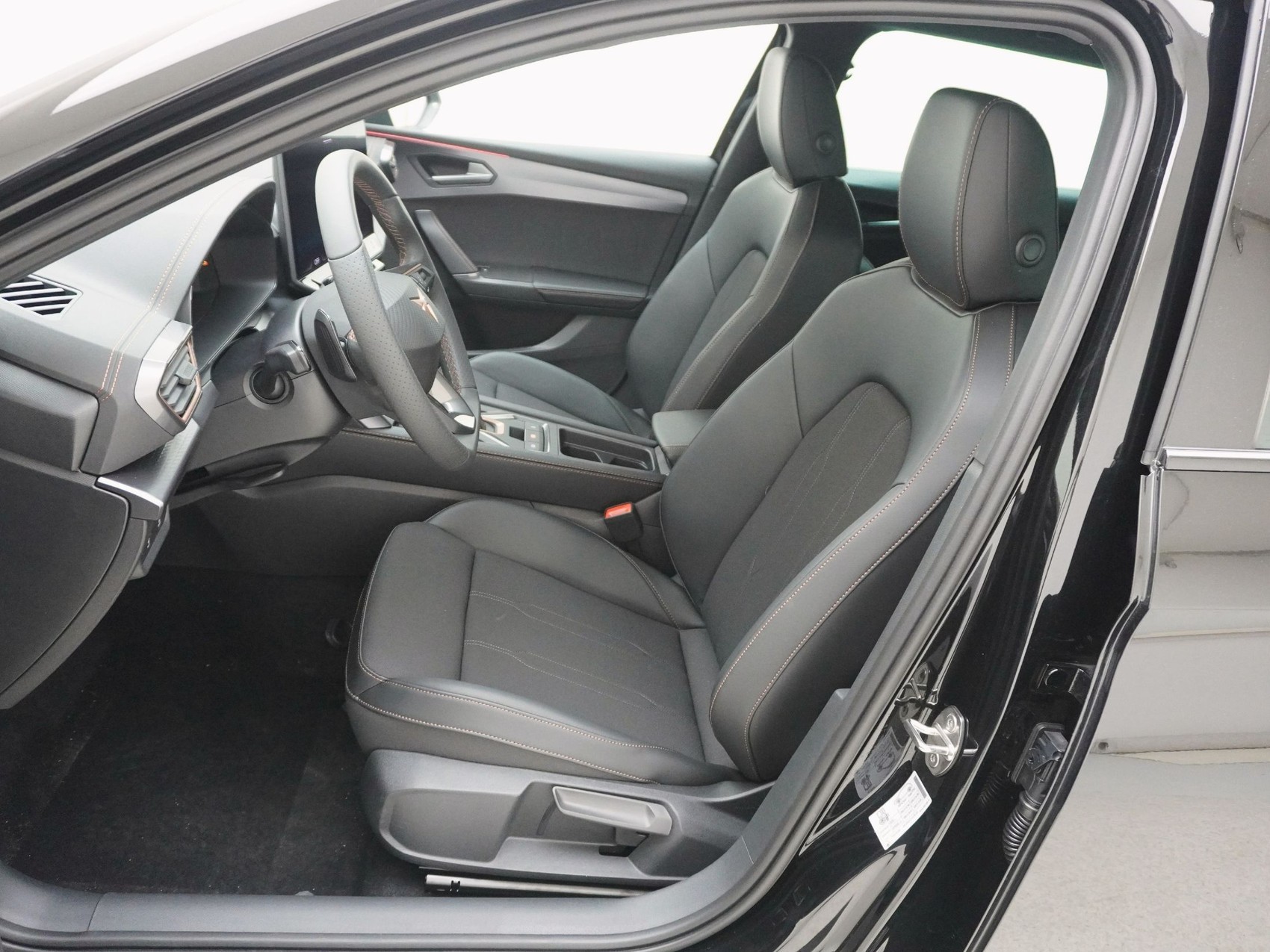 CUPRA Leon ST 1.5 eTSI DSG-image-10
