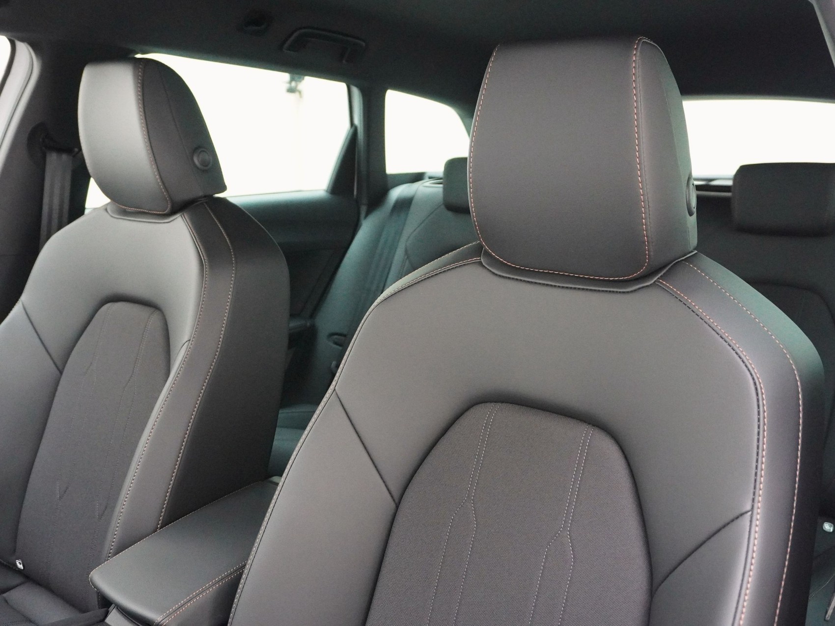 CUPRA Leon ST 1.5 eTSI DSG-image-11