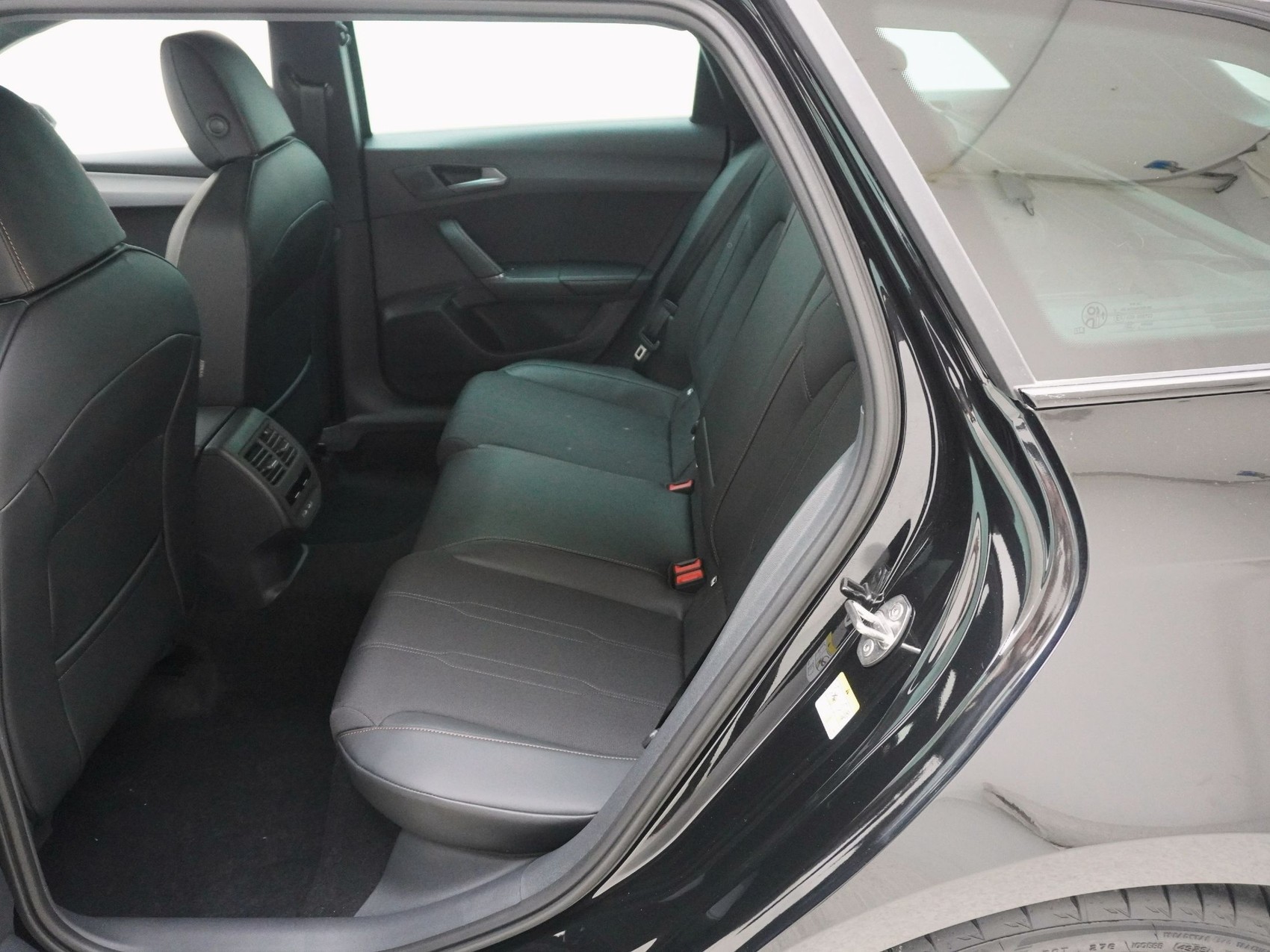 CUPRA Leon ST 1.5 eTSI DSG-image-12