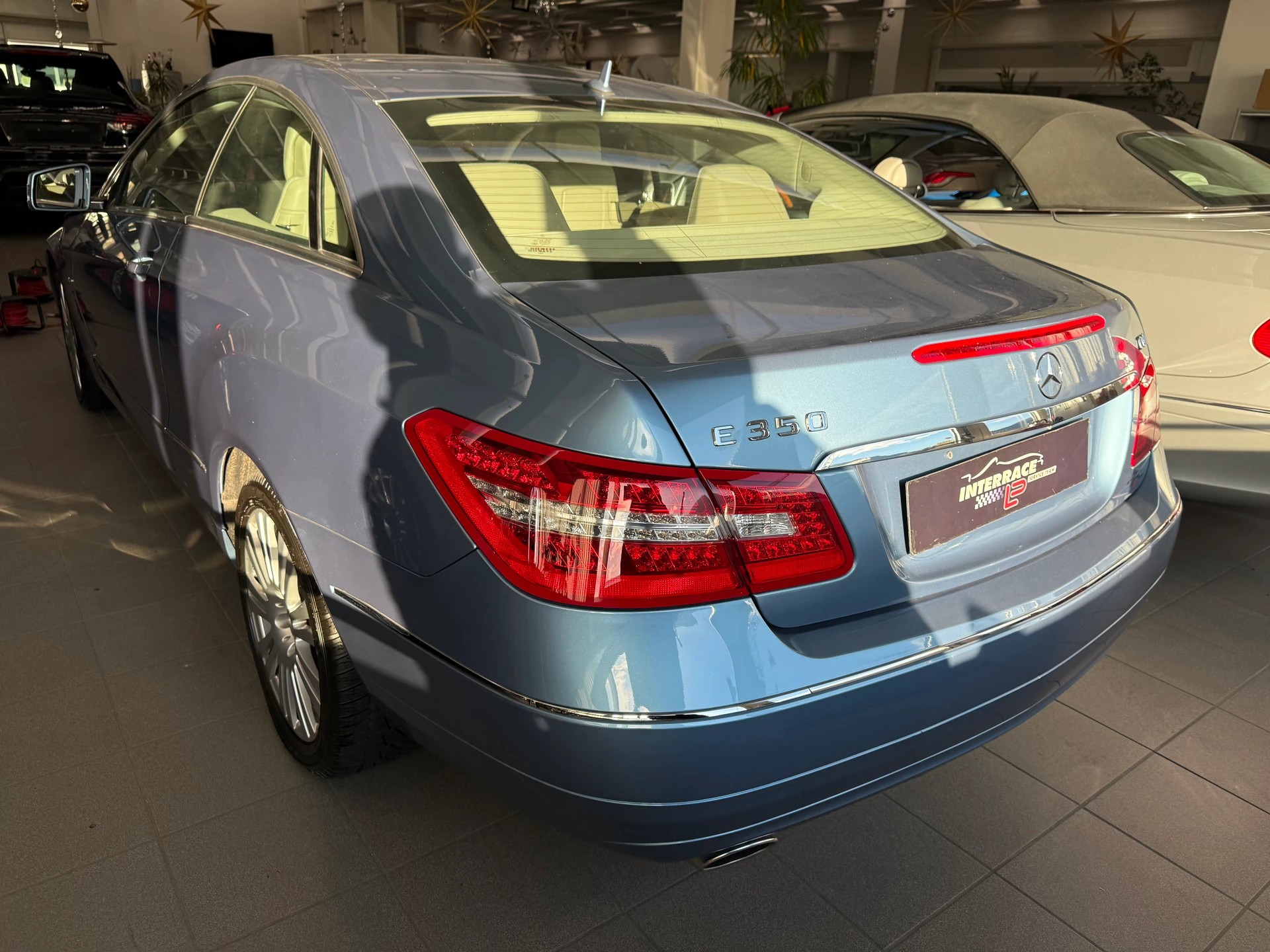 MERCEDES-BENZ E 350 CGI BlueEfficiency 7G-Tronic-image-2