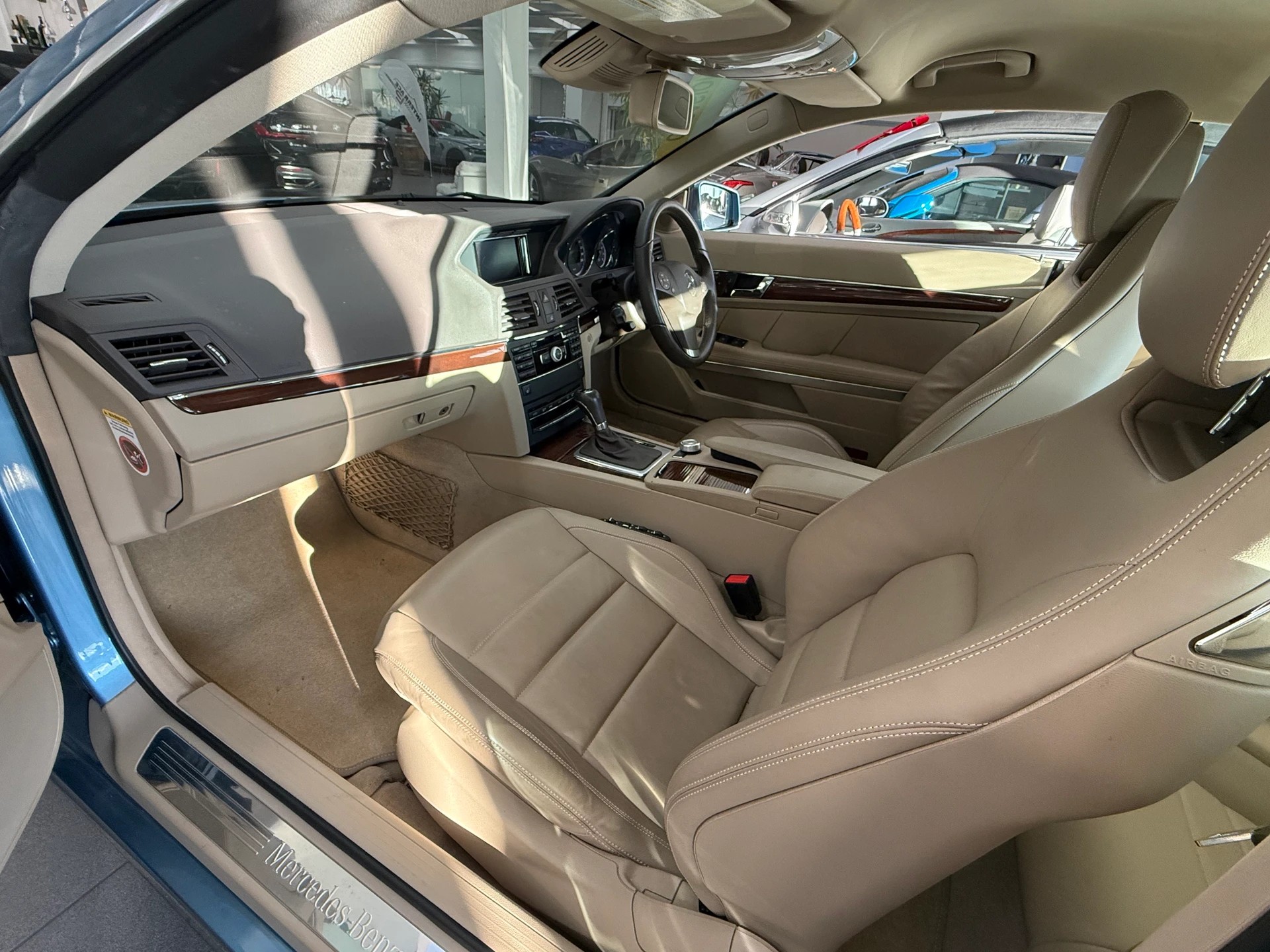 MERCEDES-BENZ E 350 CGI BlueEfficiency 7G-Tronic-image-7