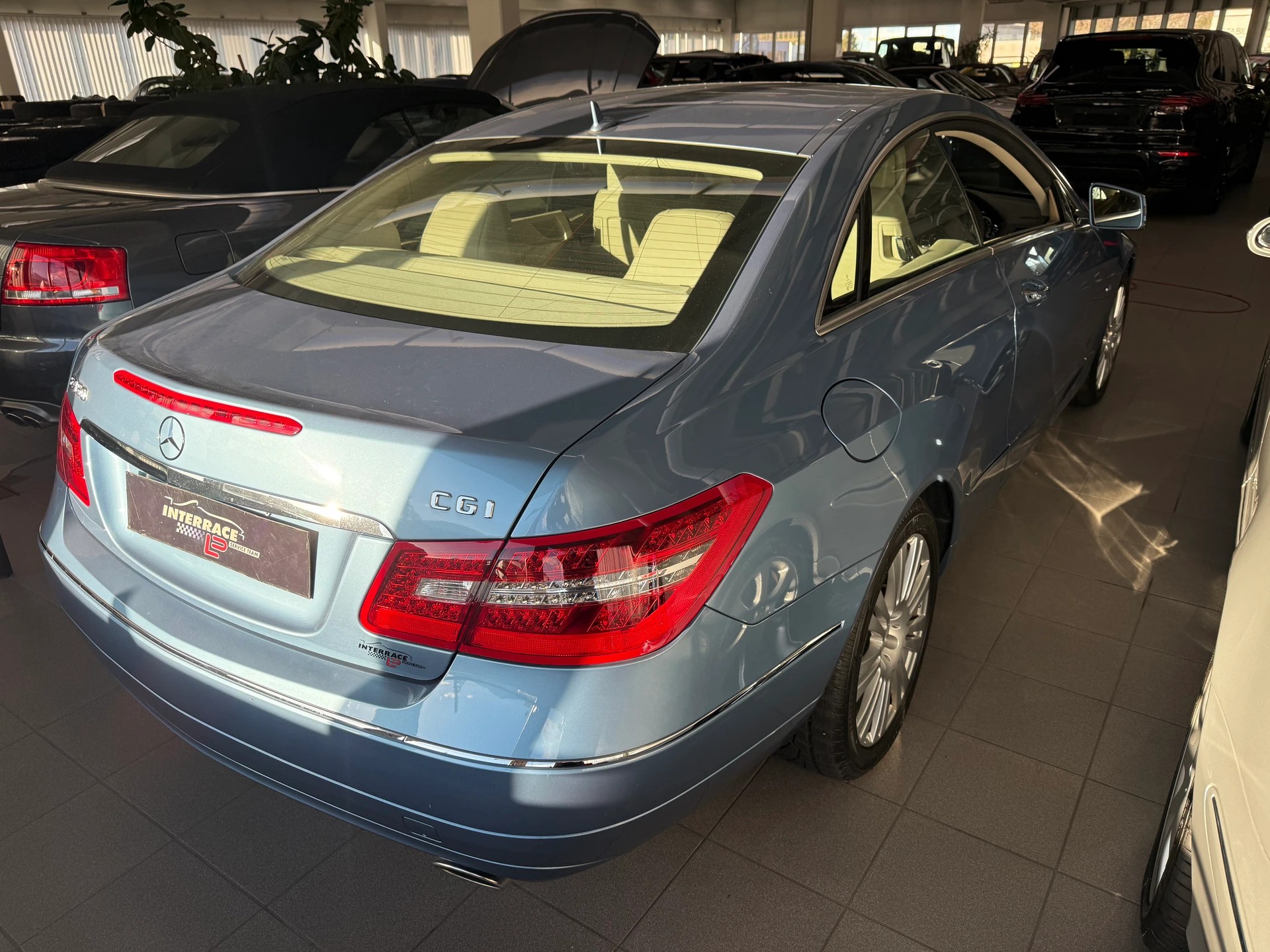 MERCEDES-BENZ E 350 CGI BlueEfficiency 7G-Tronic-image-3