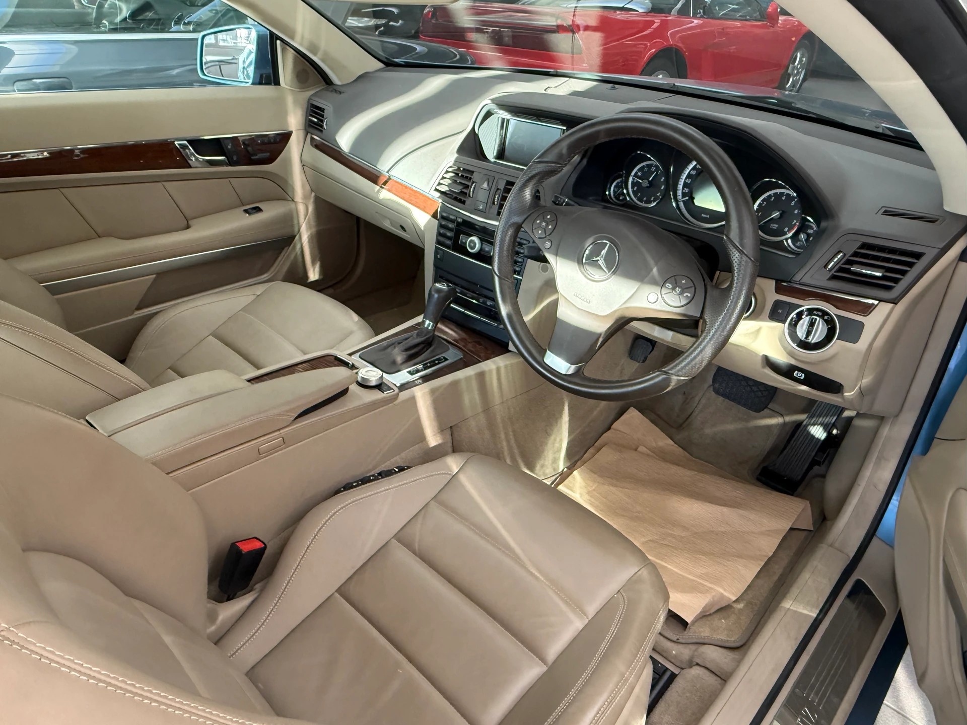 MERCEDES-BENZ E 350 CGI BlueEfficiency 7G-Tronic-image-6