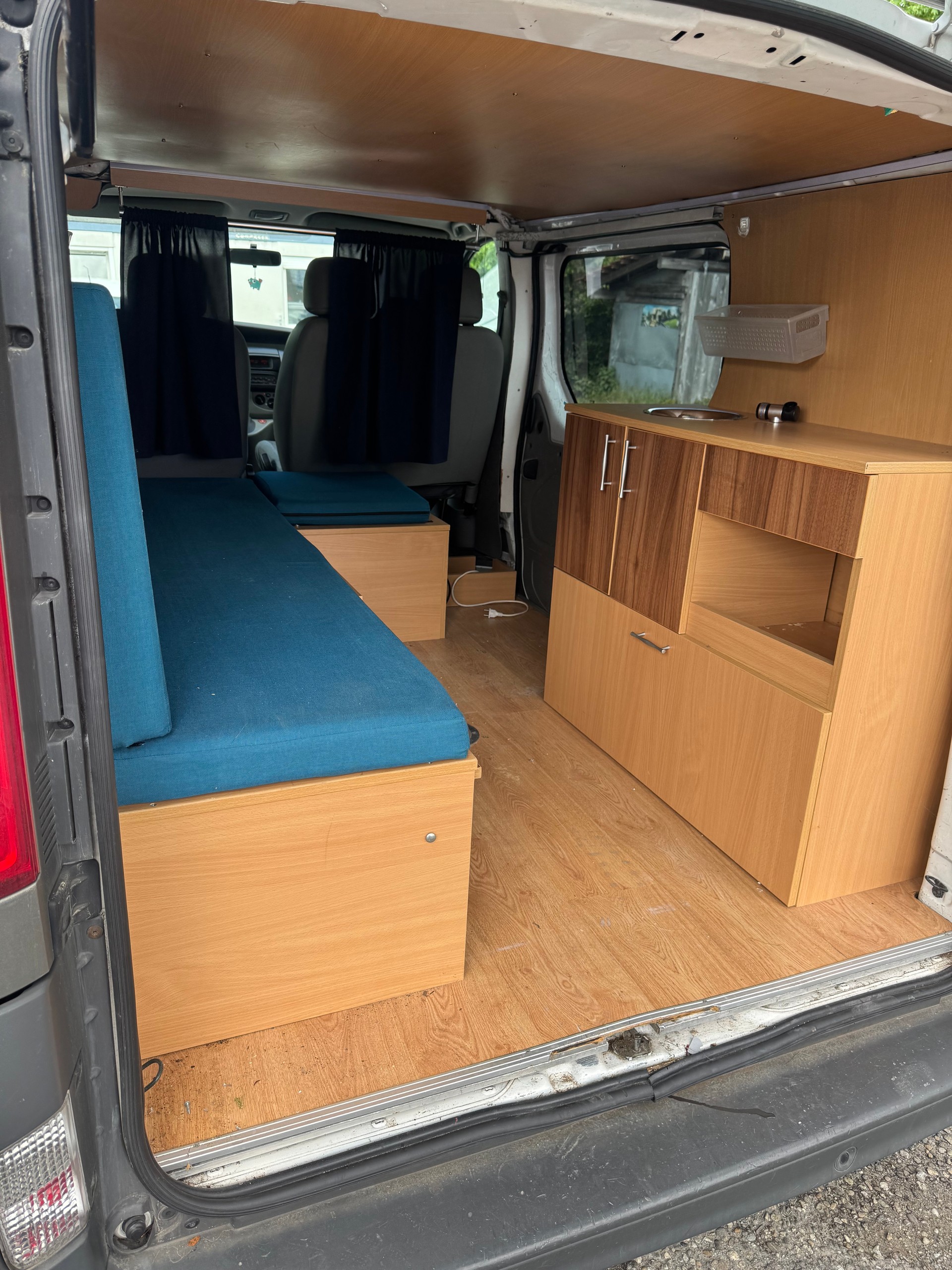 RENAULT TRAFIC-image-12
