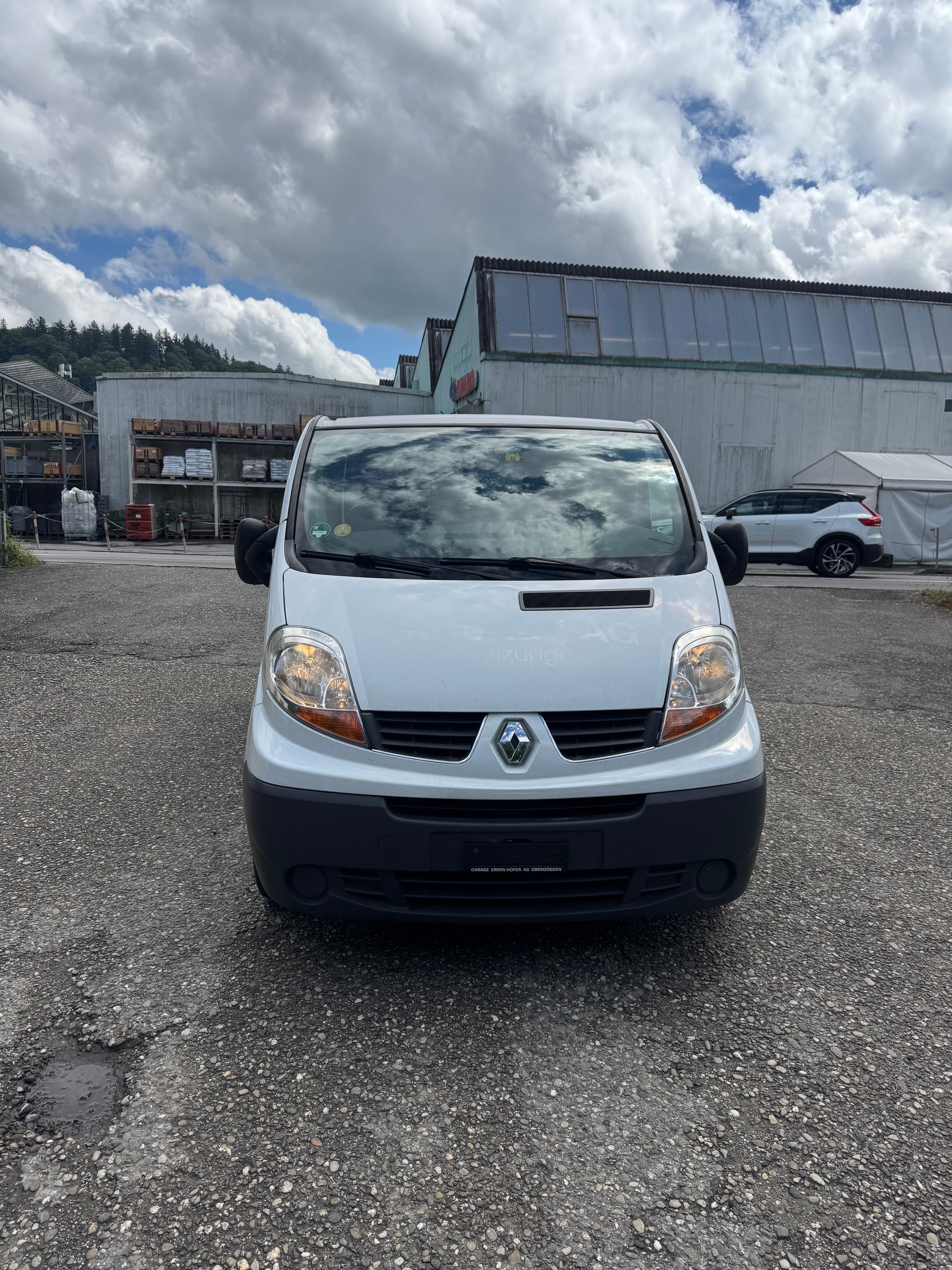 RENAULT TRAFIC-image-0