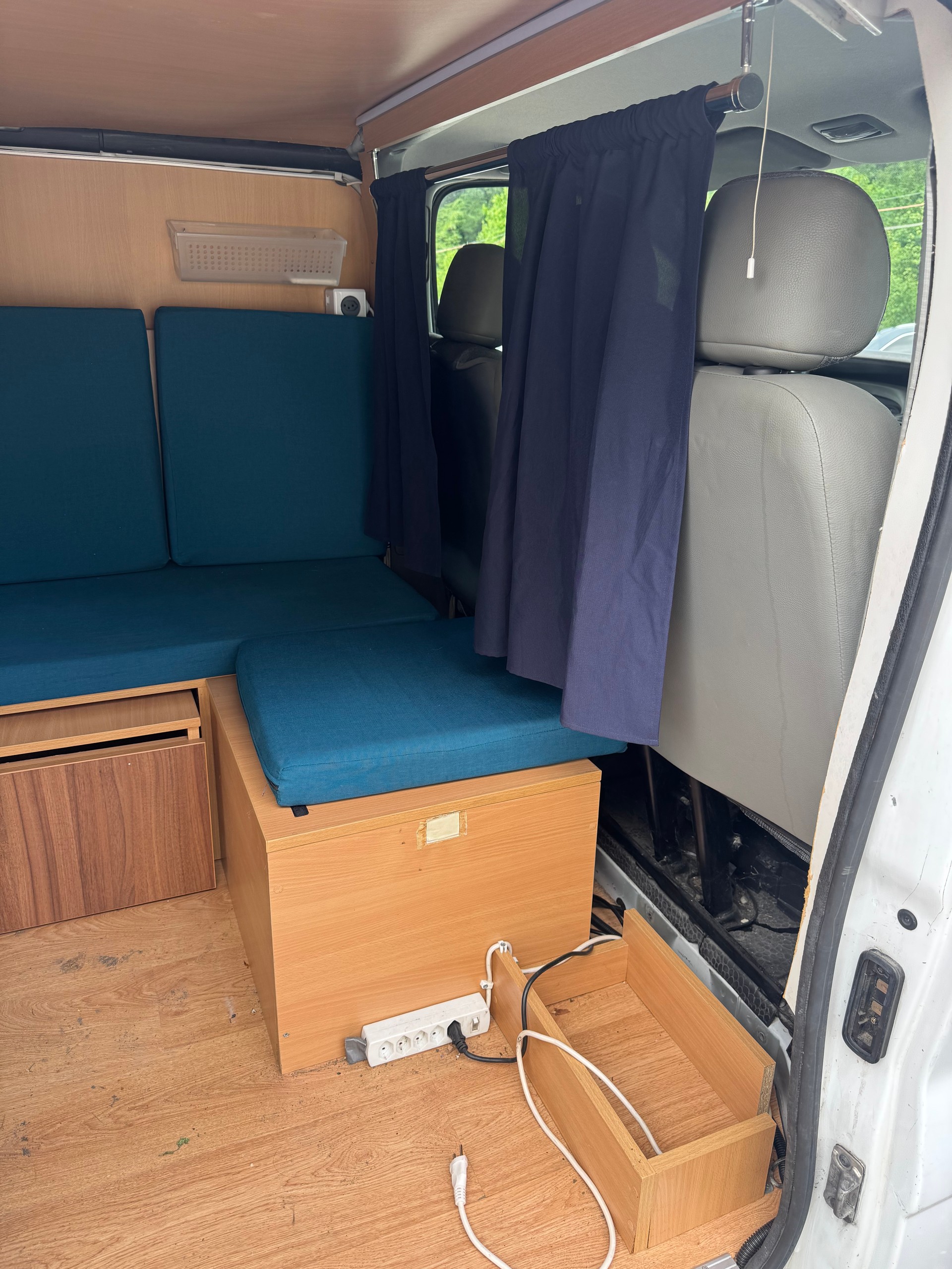 RENAULT TRAFIC-image-8