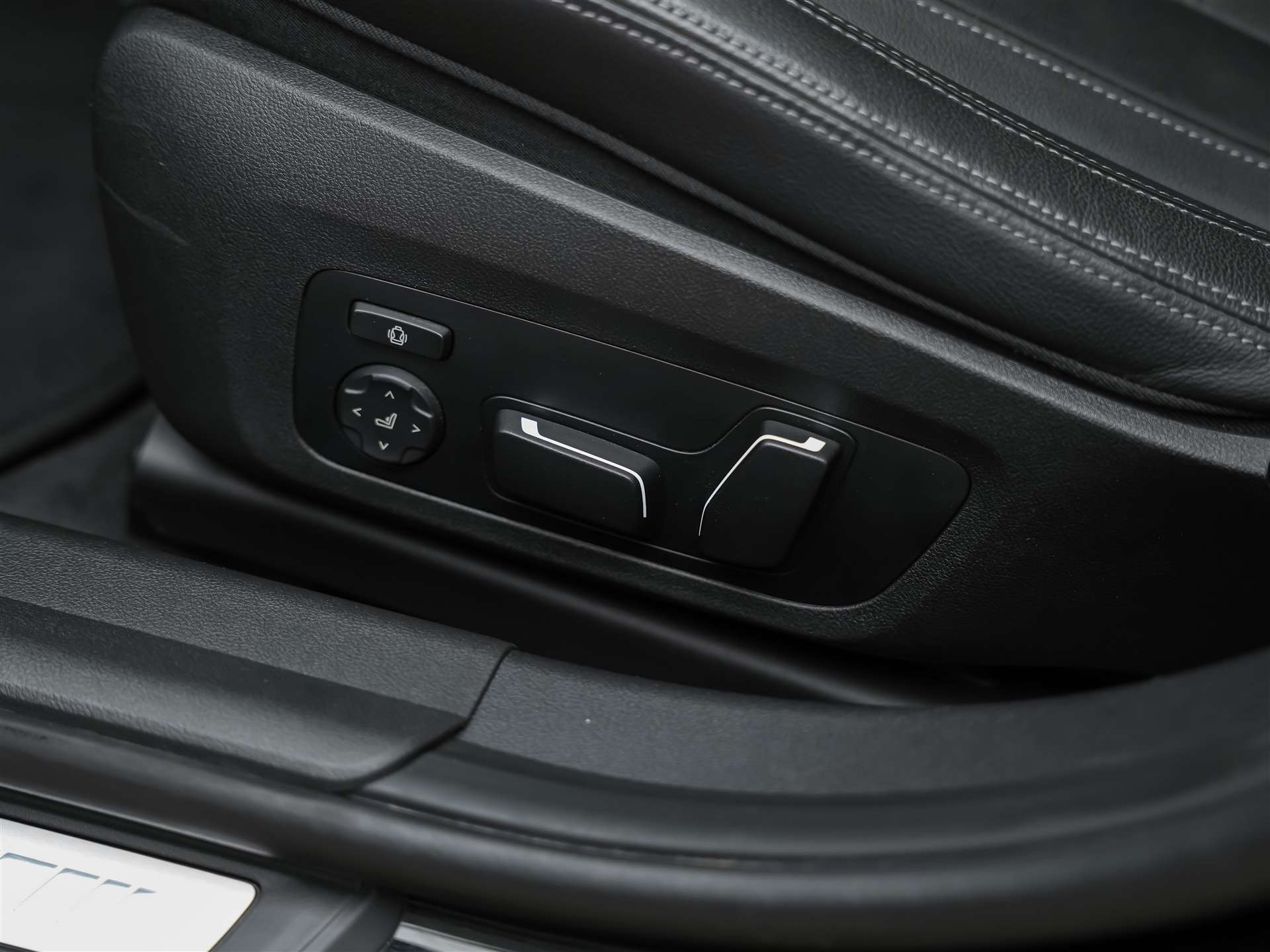 BMW 330d xDrive M Sport Pro *Panorama*El.Sitze mit Memory*Head-Up*-image-26