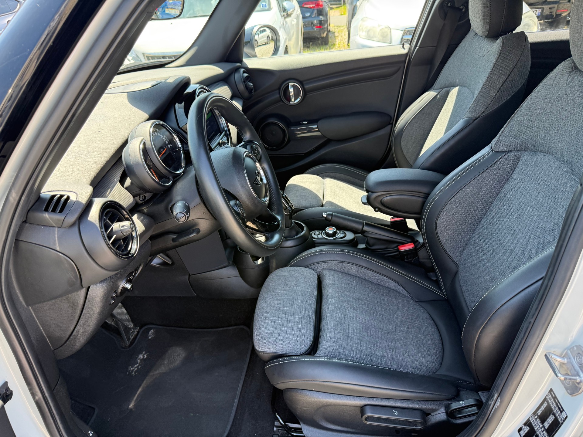 MINI Cooper Steptronic DKG-image-6