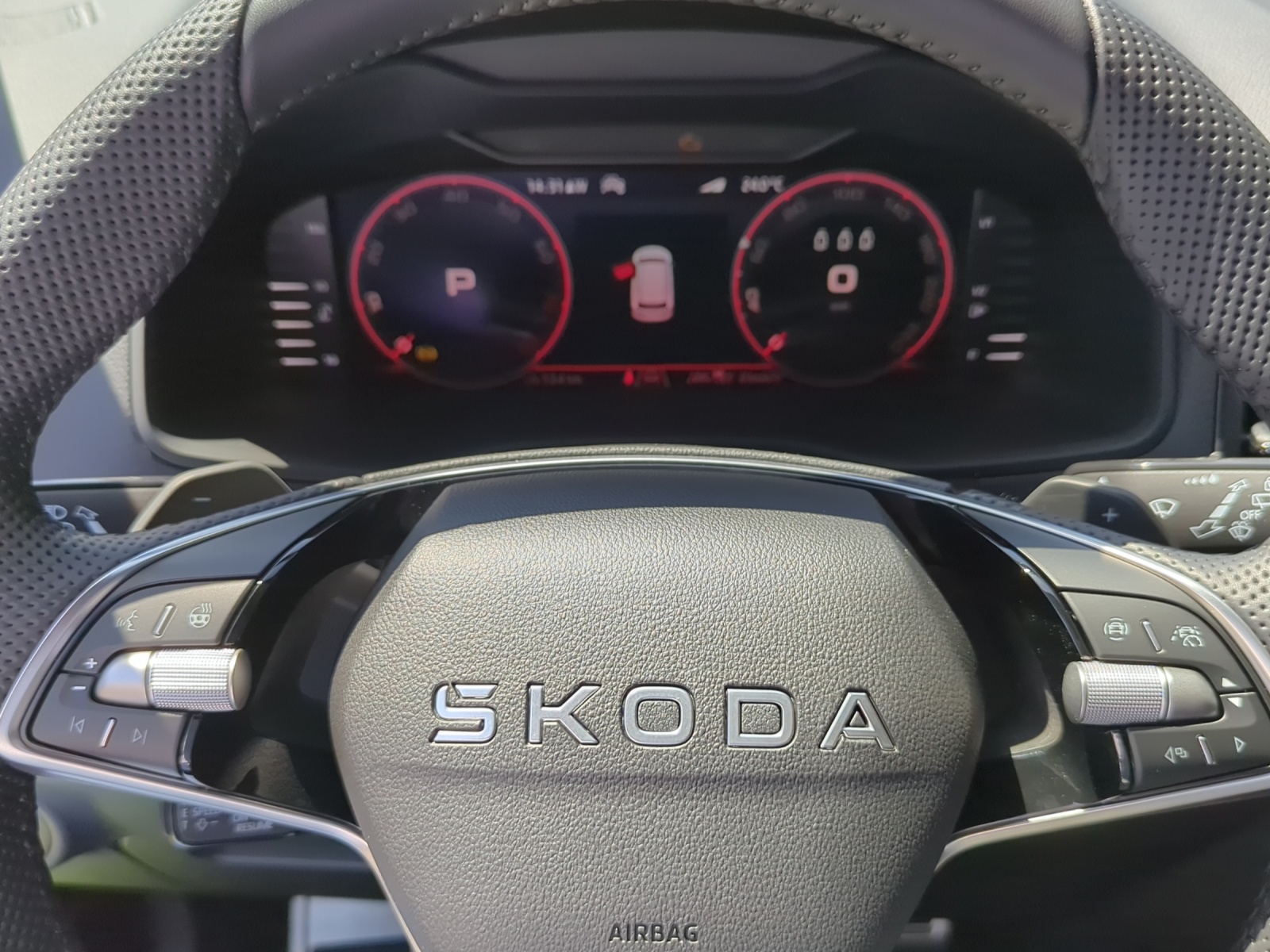 SKODA Karoq 2.0 TSI SportLine 4x4 DSG-image-6