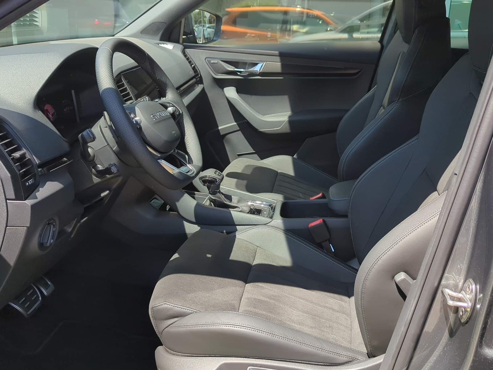SKODA Karoq 2.0 TSI SportLine 4x4 DSG-image-5