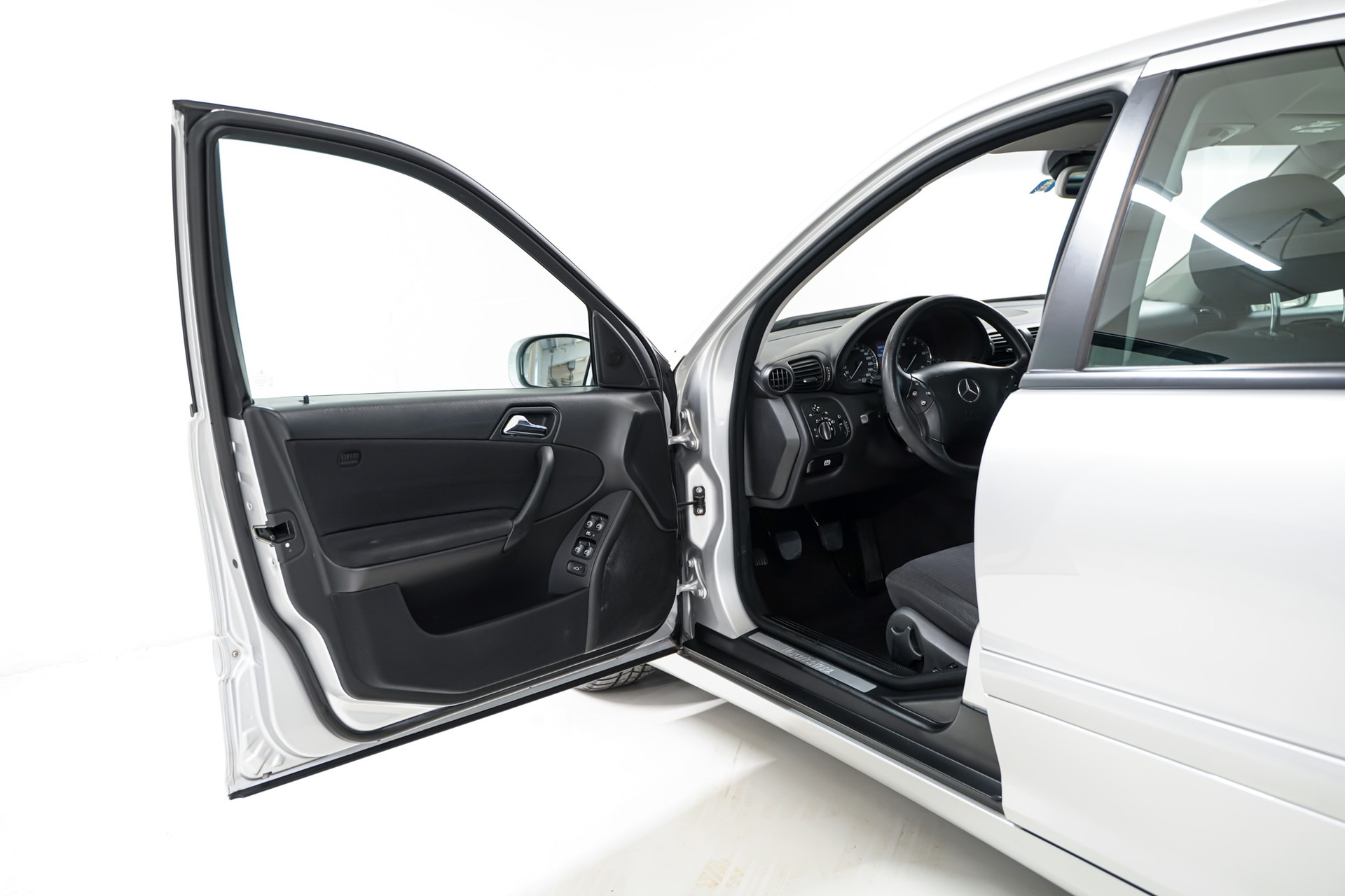 MERCEDES-BENZ C 220 CDI-image-7