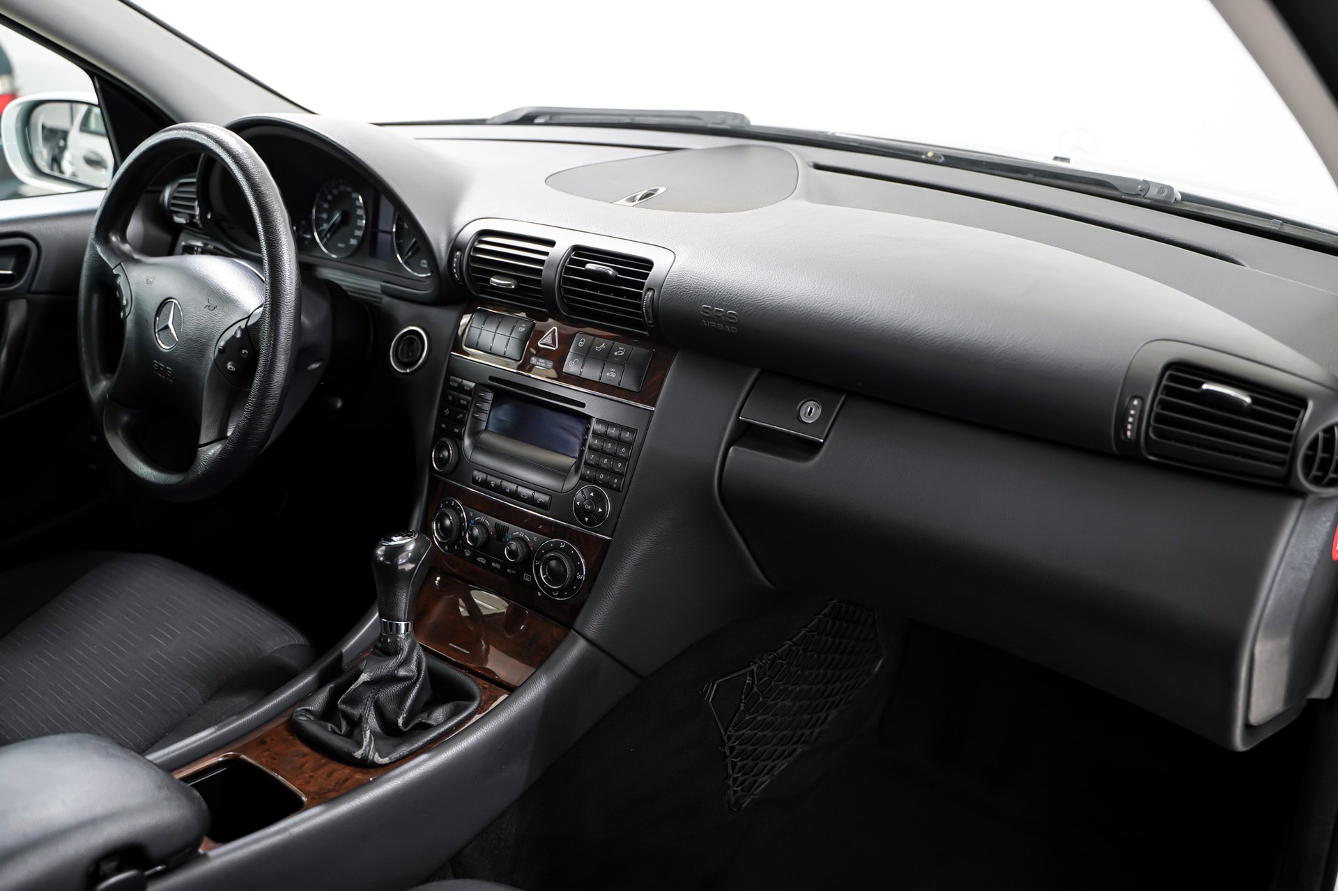 MERCEDES-BENZ C 220 CDI-image-15