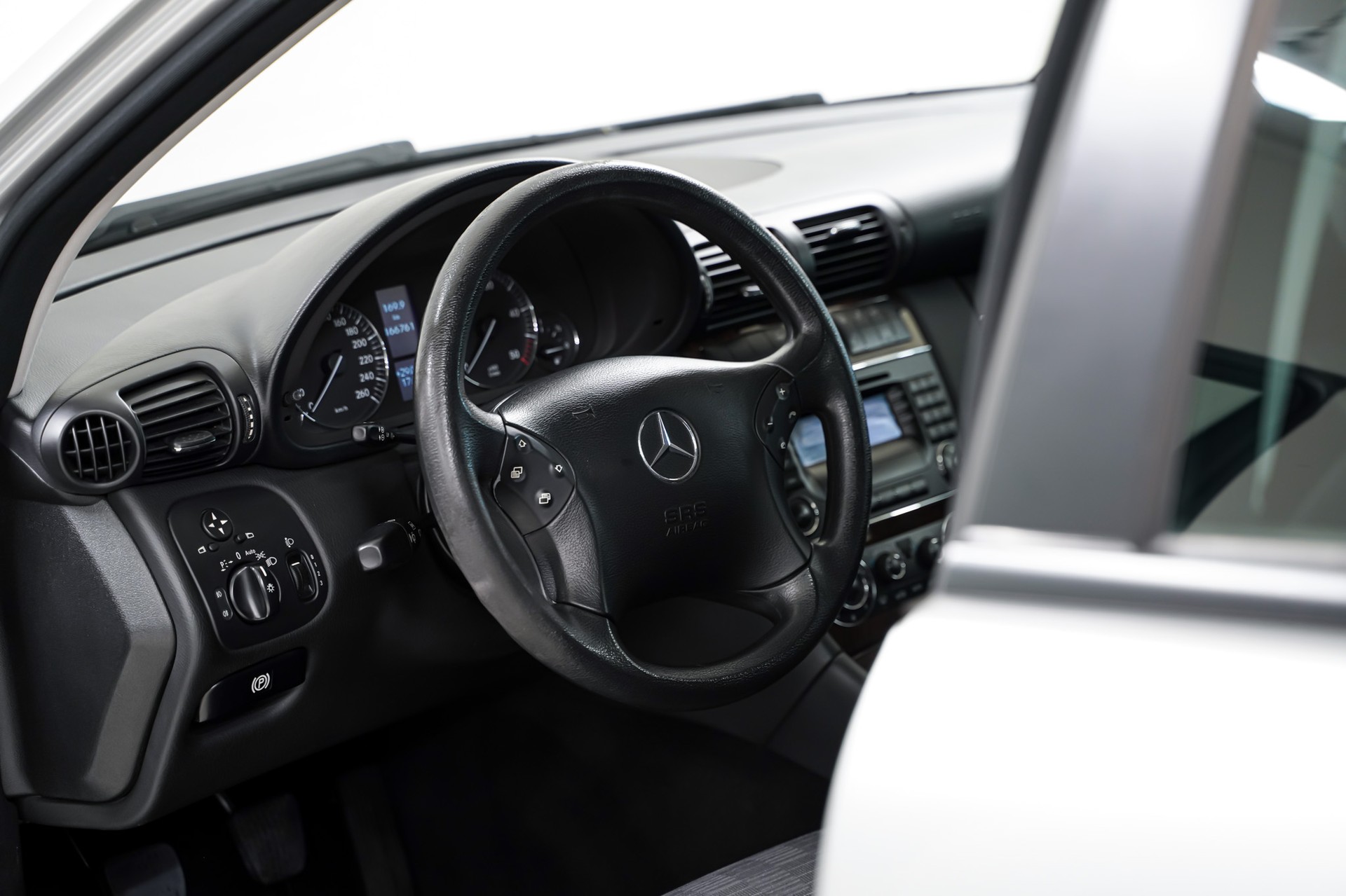 MERCEDES-BENZ C 220 CDI-image-8