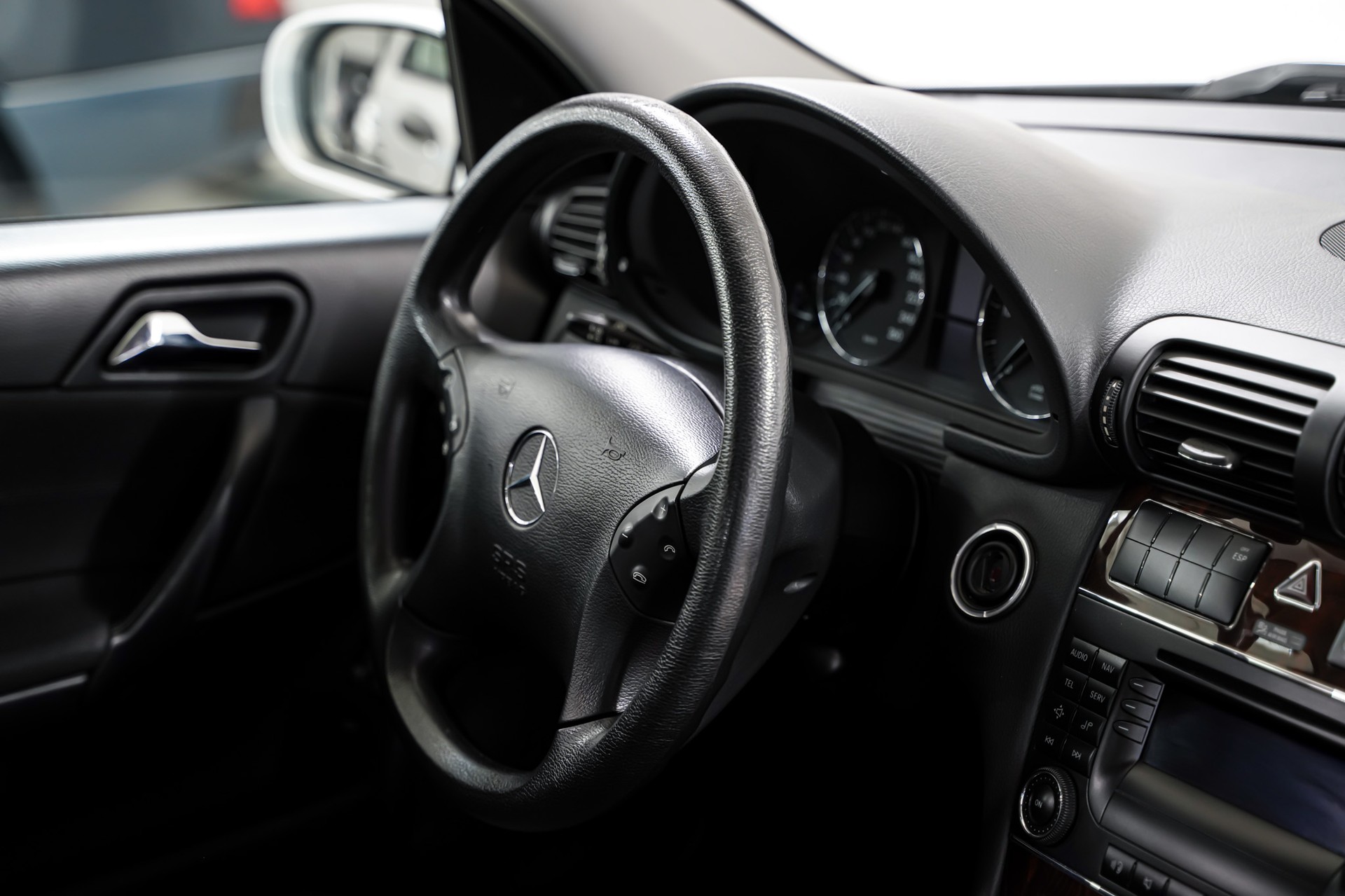 MERCEDES-BENZ C 220 CDI-image-17