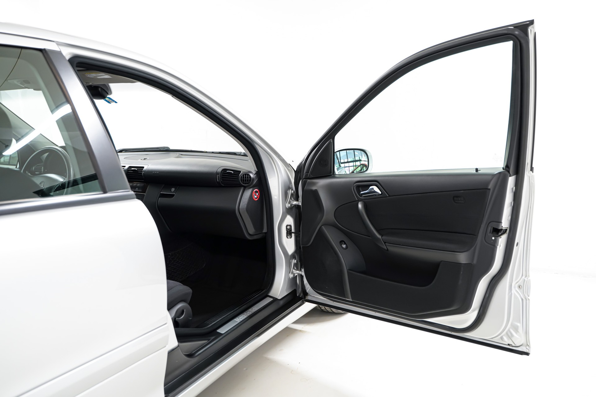 MERCEDES-BENZ C 220 CDI-image-13