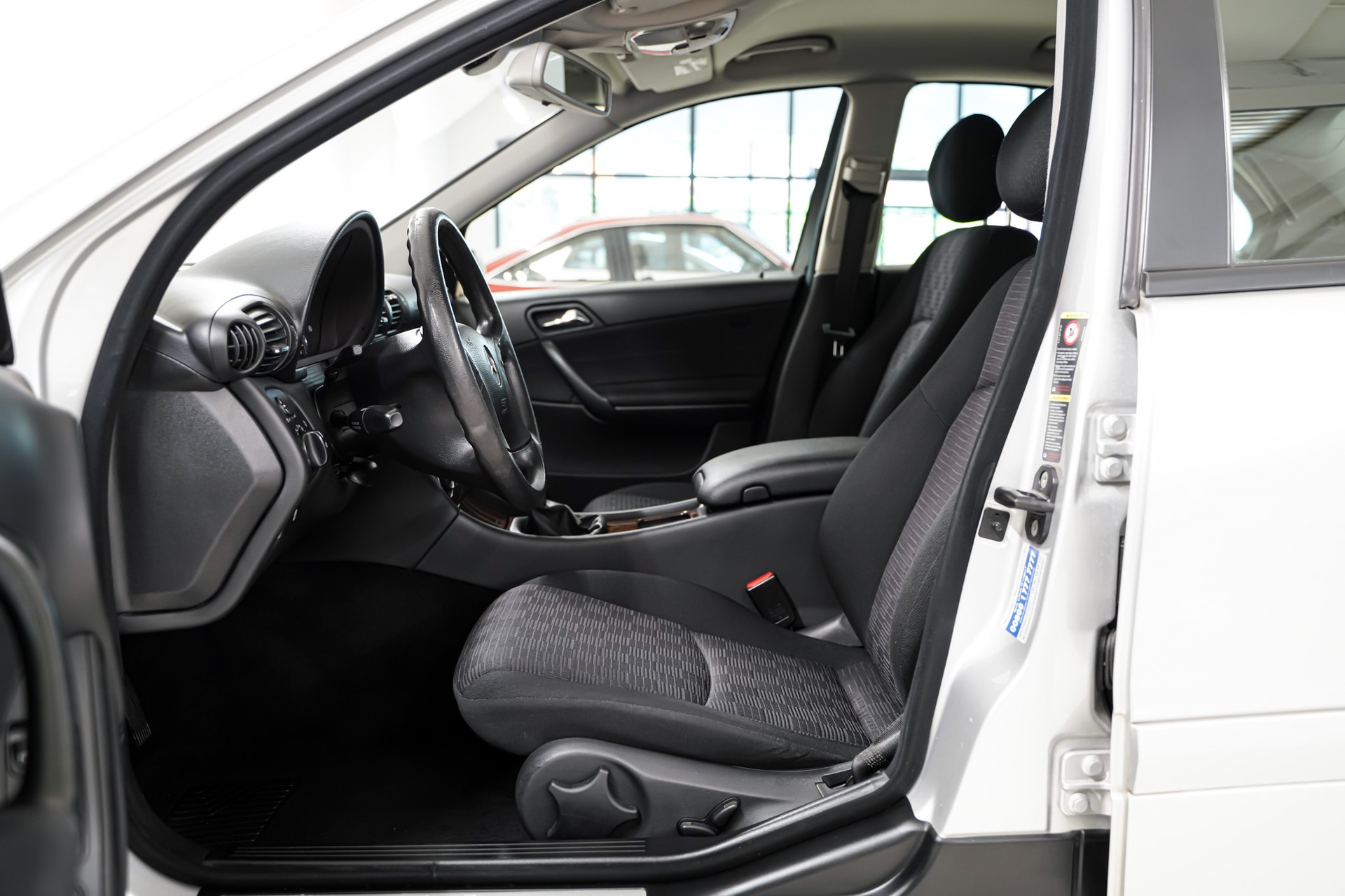 MERCEDES-BENZ C 220 CDI-image-10