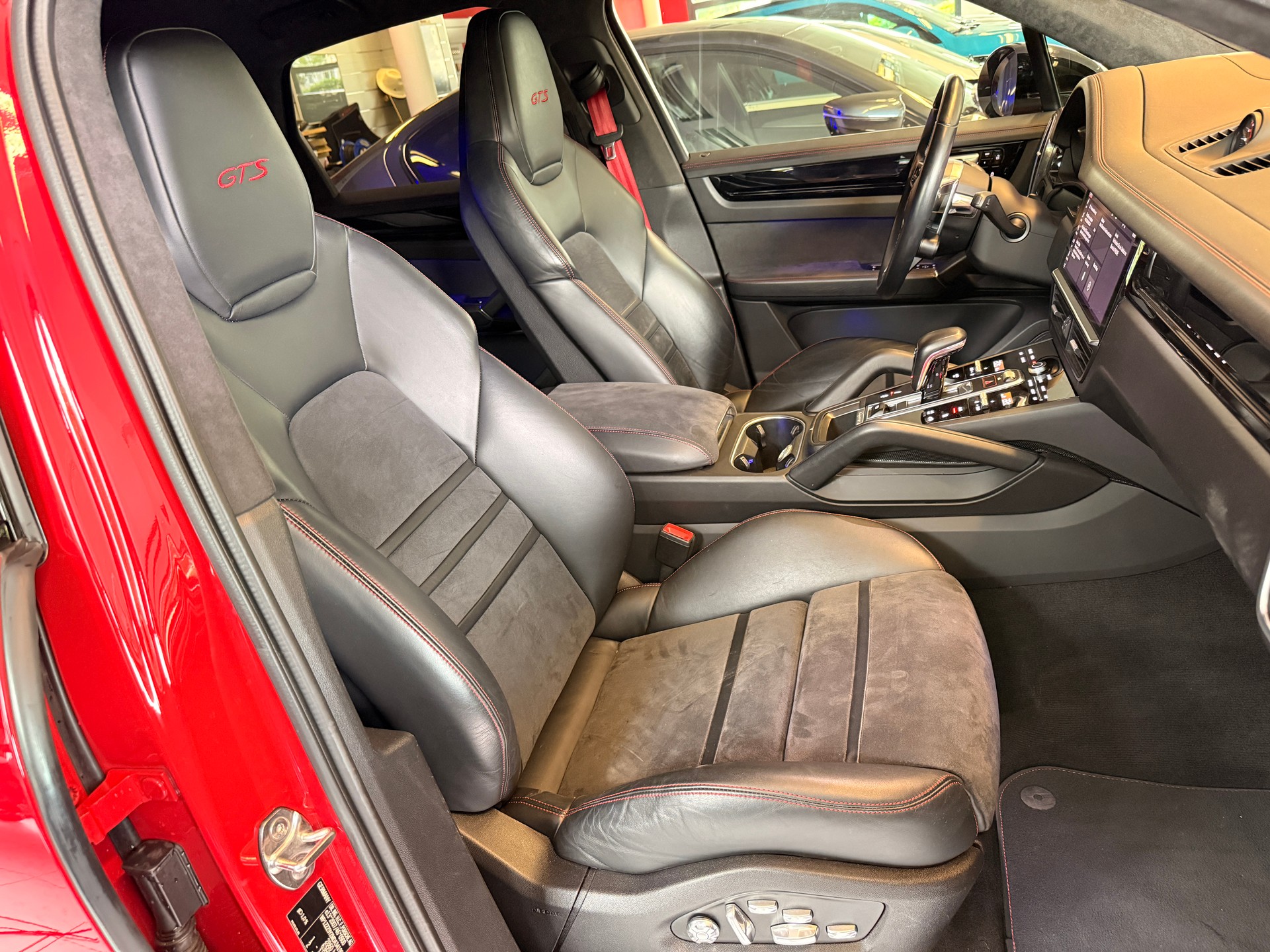 PORSCHE Cayenne 4.0 V8 GTS !Porsche Approved bis 11.2026! !neue Bremsen rundum!-image-12