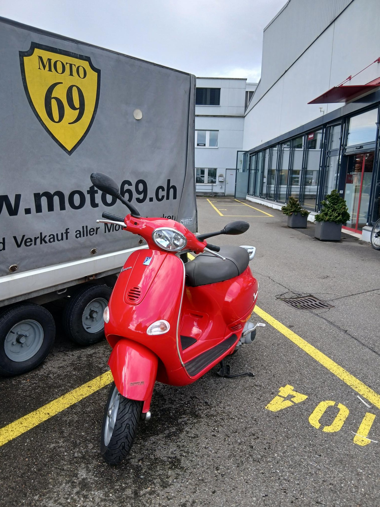 PIAGGIO Vespa 125 ET4-showroom-element-2
