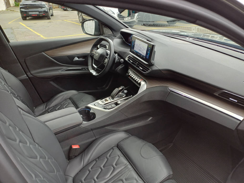 PEUGEOT 3008 1.6 Plug-in Hybrid4 GT Pack-image-4