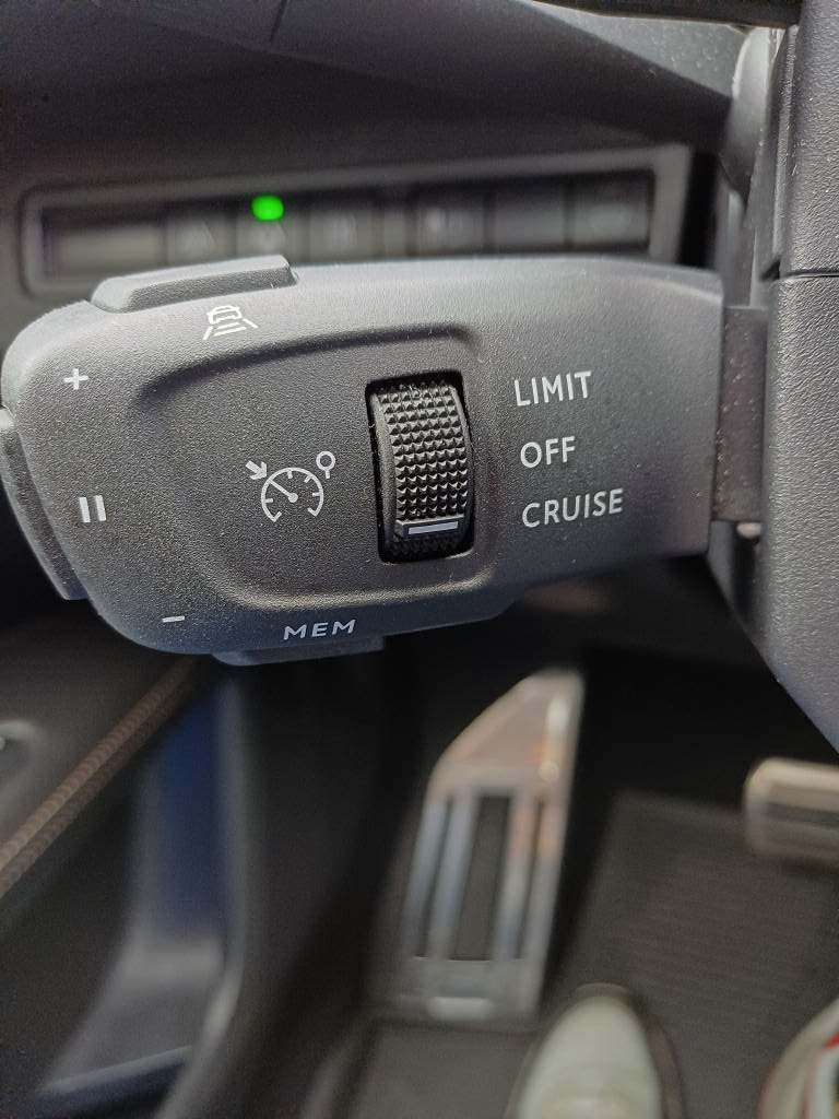 PEUGEOT 3008 1.6 Plug-in Hybrid4 GT Pack-image-8