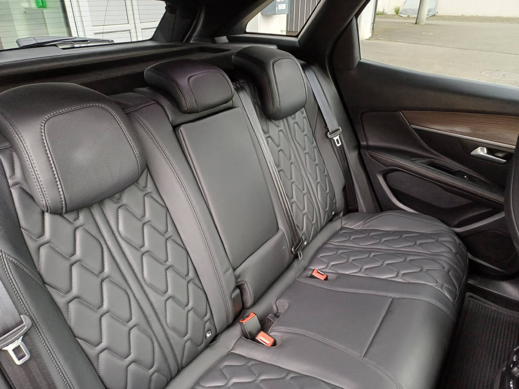 PEUGEOT 3008 1.6 Plug-in Hybrid4 GT Pack-image-7