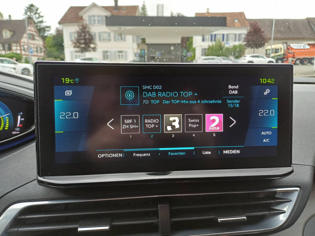 PEUGEOT 3008 1.6 Plug-in Hybrid4 GT Pack-image-11