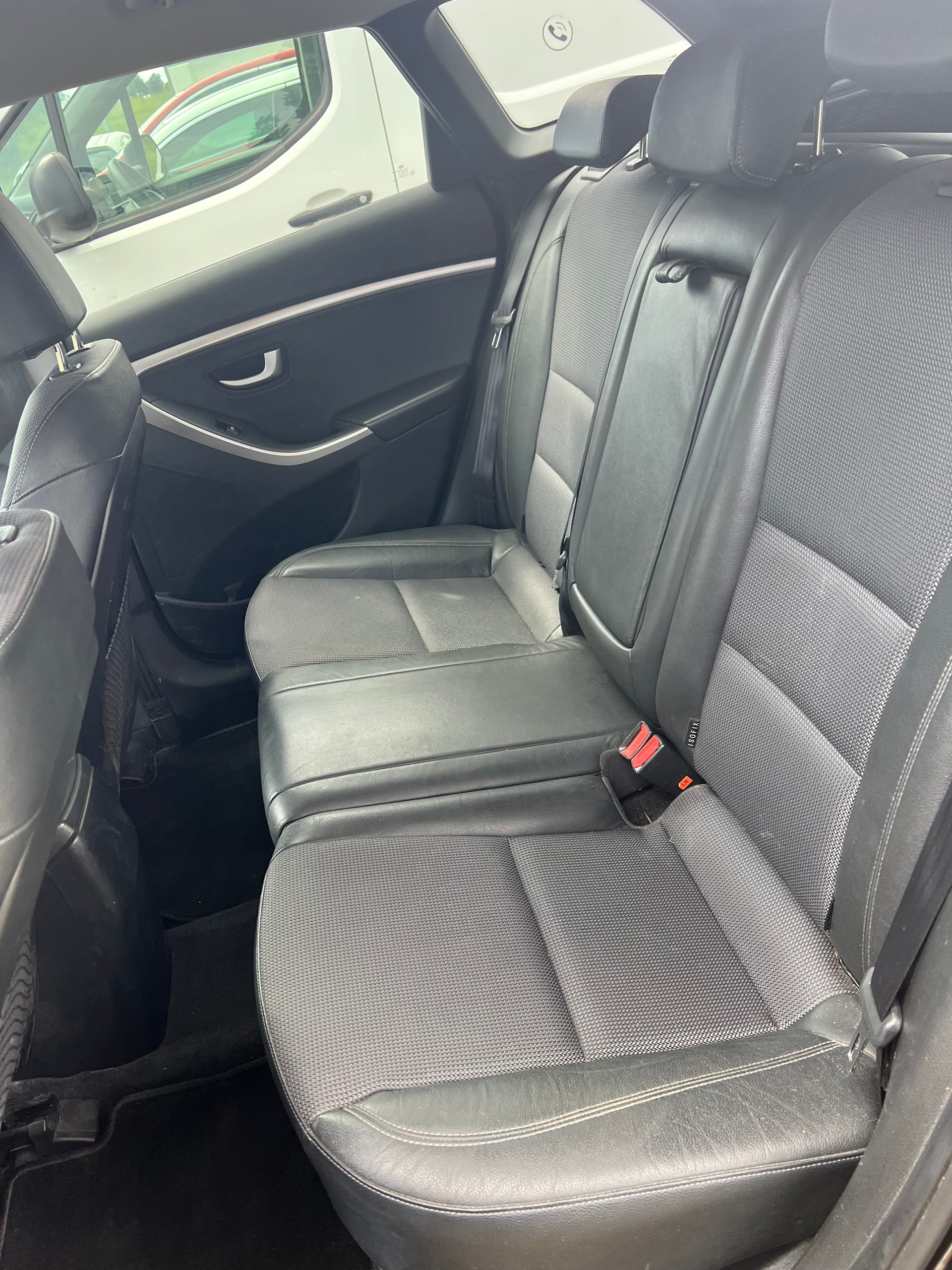 HYUNDAI i30 Wagon 1.6 CRDi Style-image-8