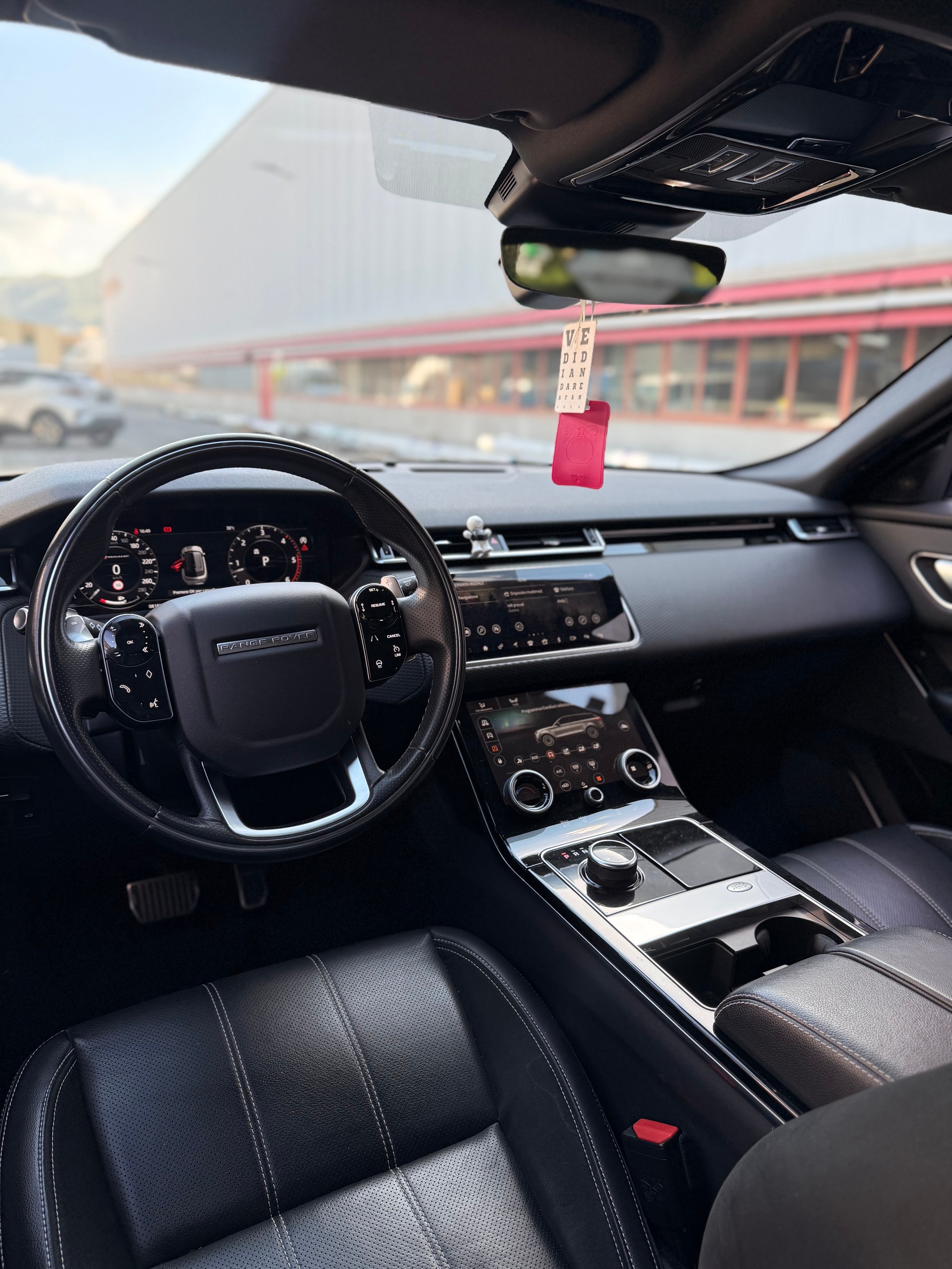 LAND ROVER R-Dynamic-image-5