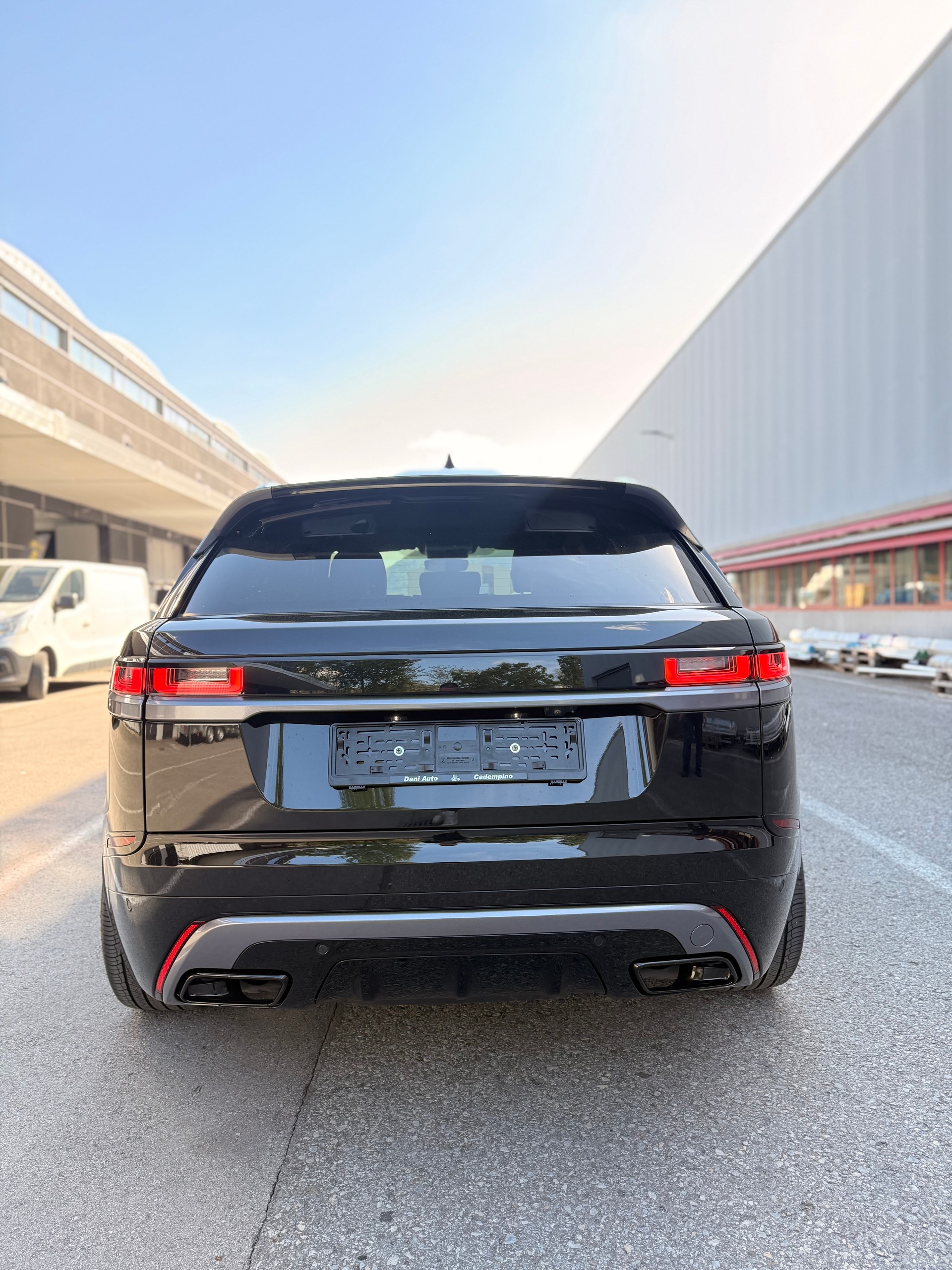 LAND ROVER R-Dynamic-image-3
