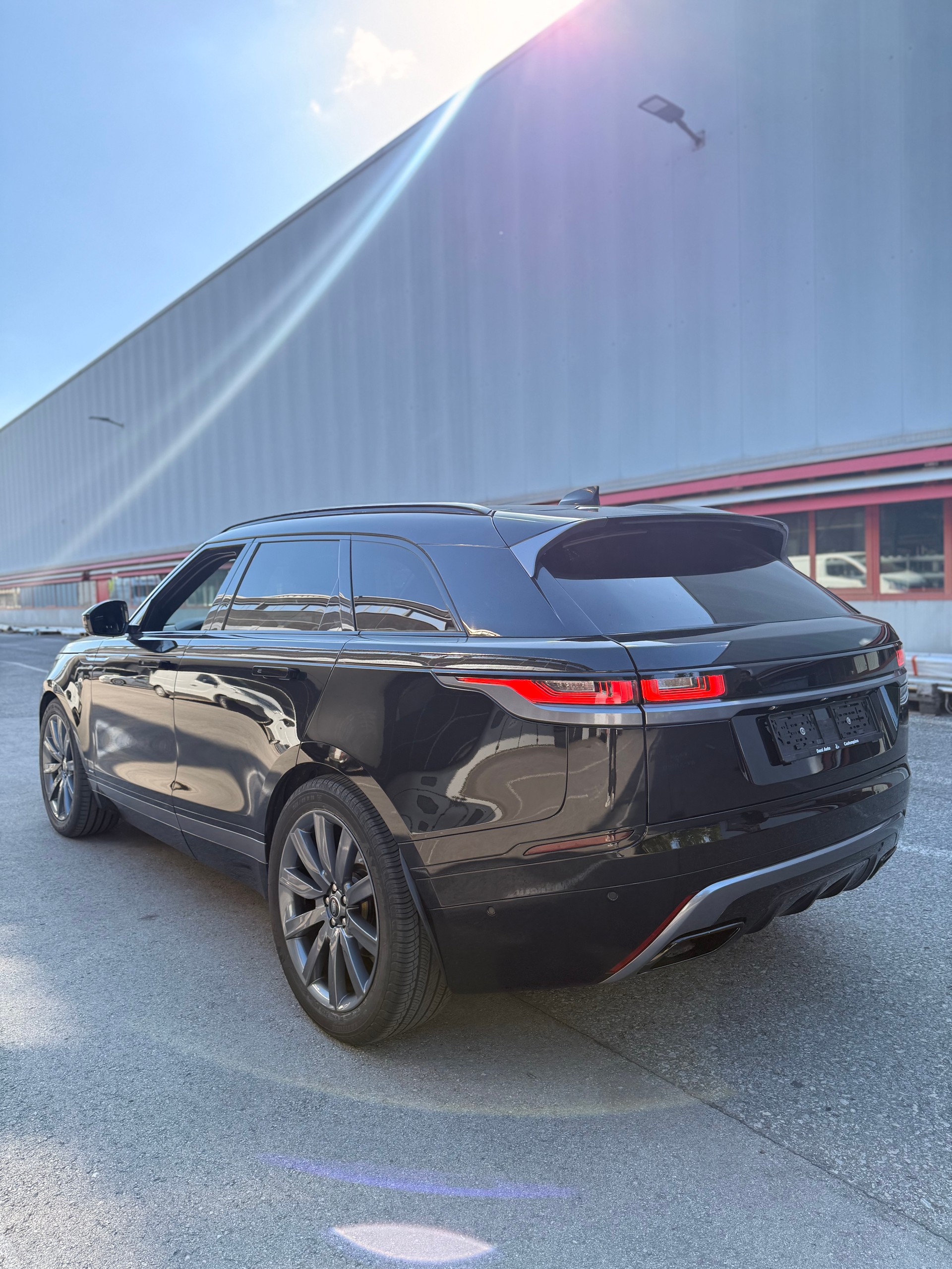 LAND ROVER R-Dynamic-image-4