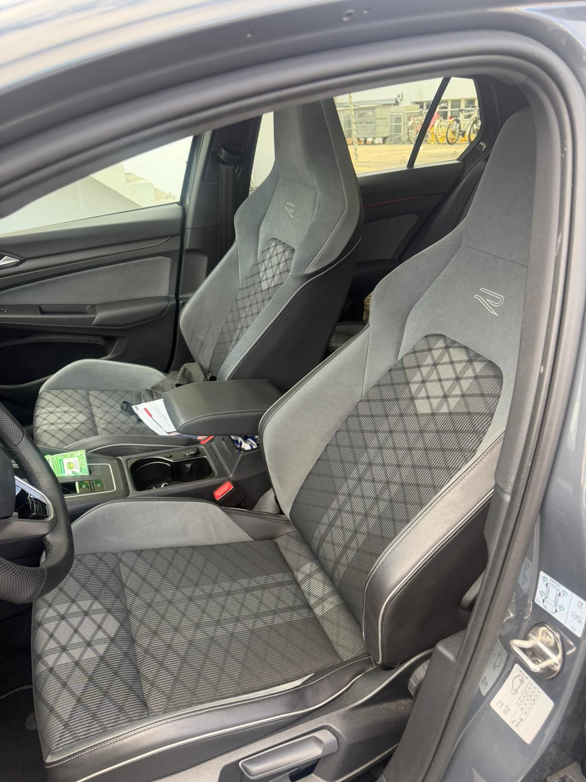 VW Golf 1.5 eTSI mHEV ACT R-Line DSG-image-10