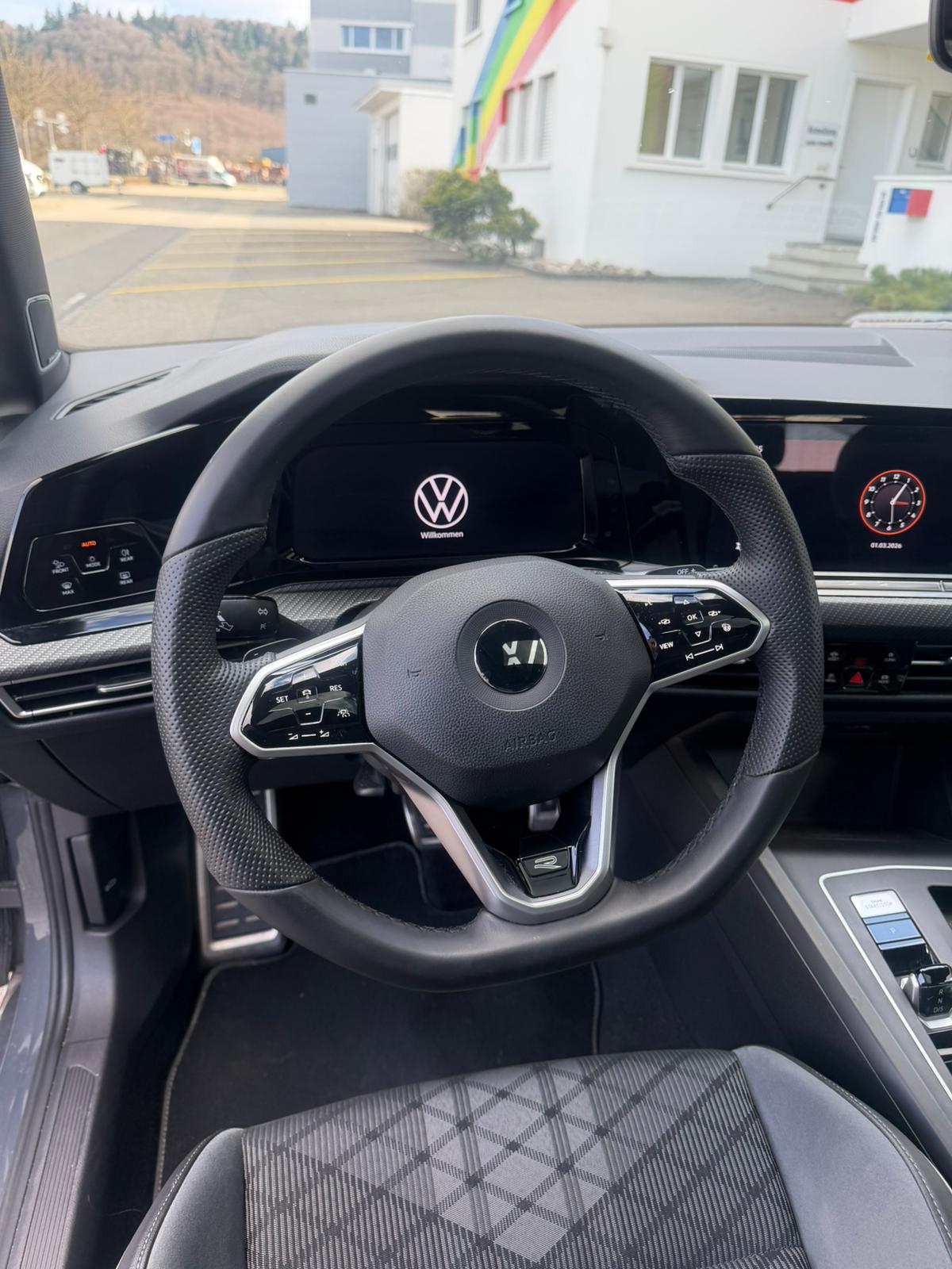 VW Golf 1.5 eTSI mHEV ACT R-Line DSG-image-8