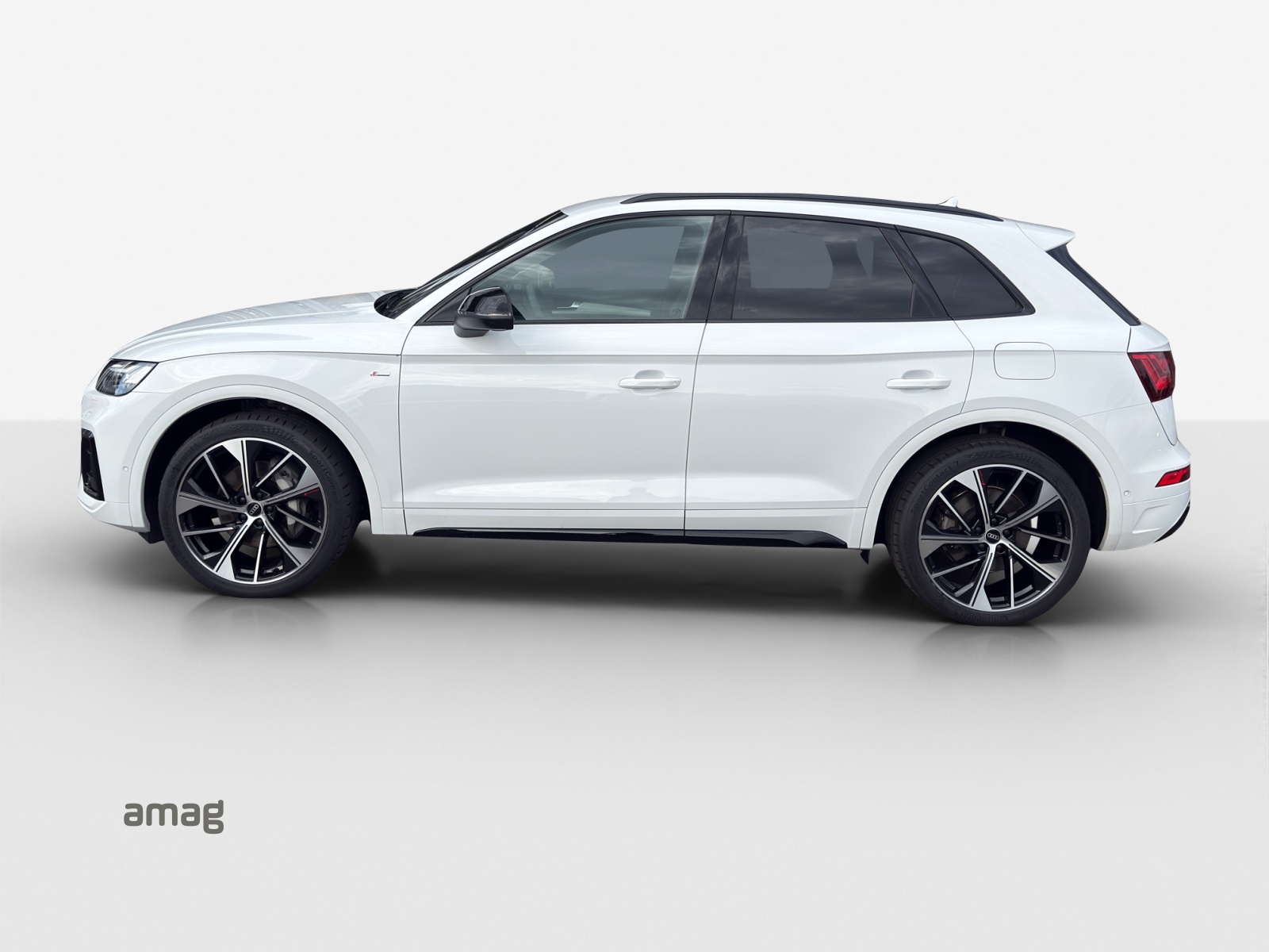 AUDI Q5 50 TFSI e PHEV Black Edition quattro S-tronic-image-1