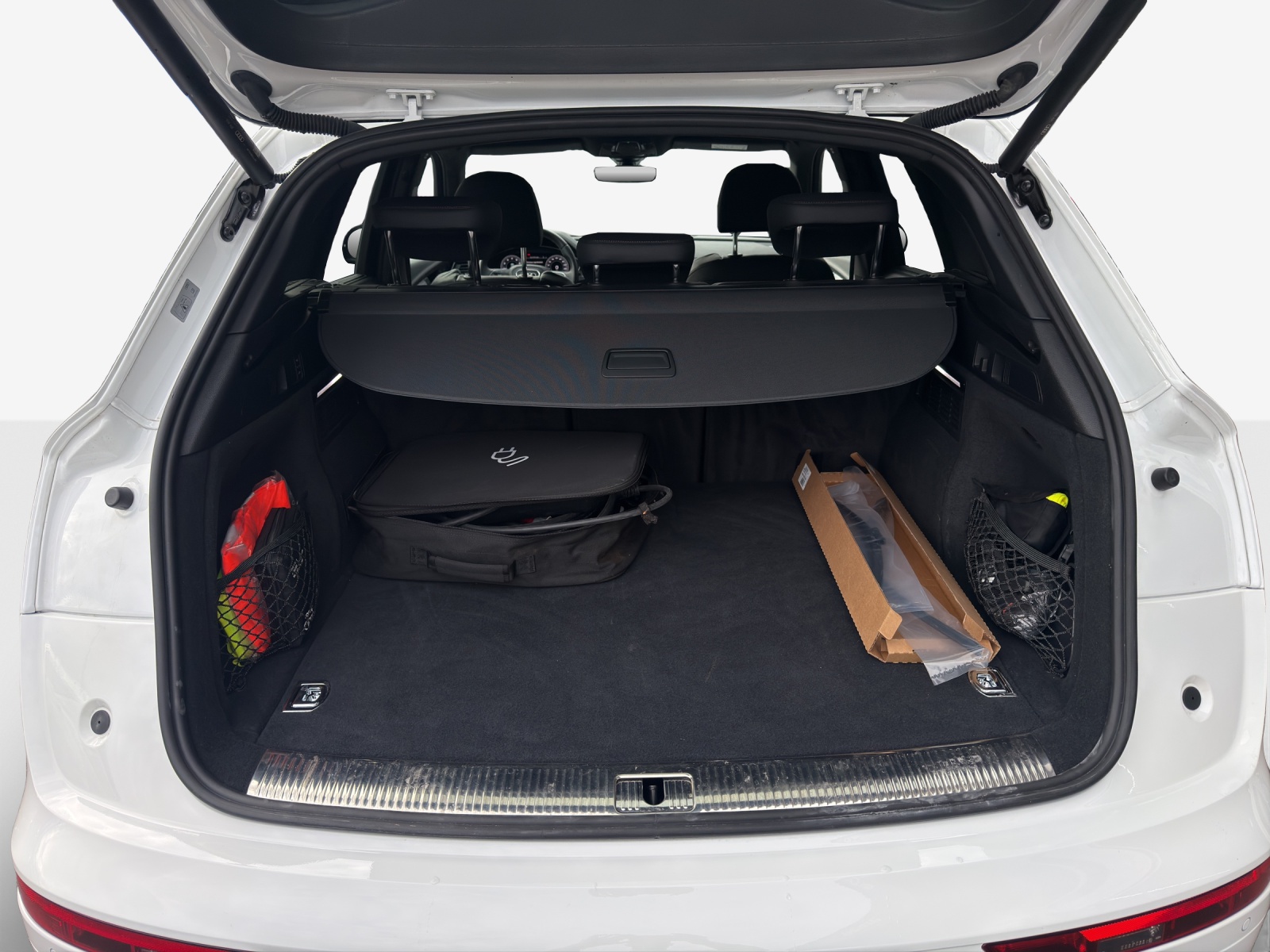 AUDI Q5 50 TFSI e PHEV Black Edition quattro S-tronic-image-12