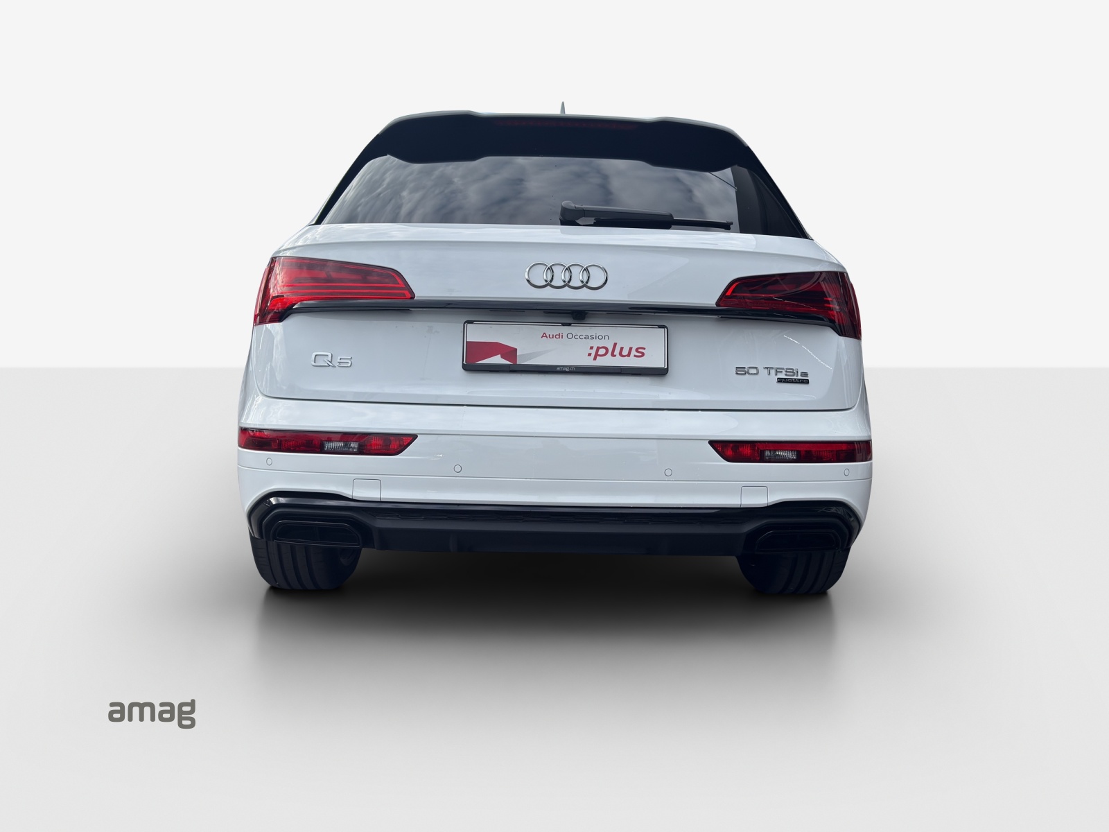 AUDI Q5 50 TFSI e PHEV Black Edition quattro S-tronic-image-4