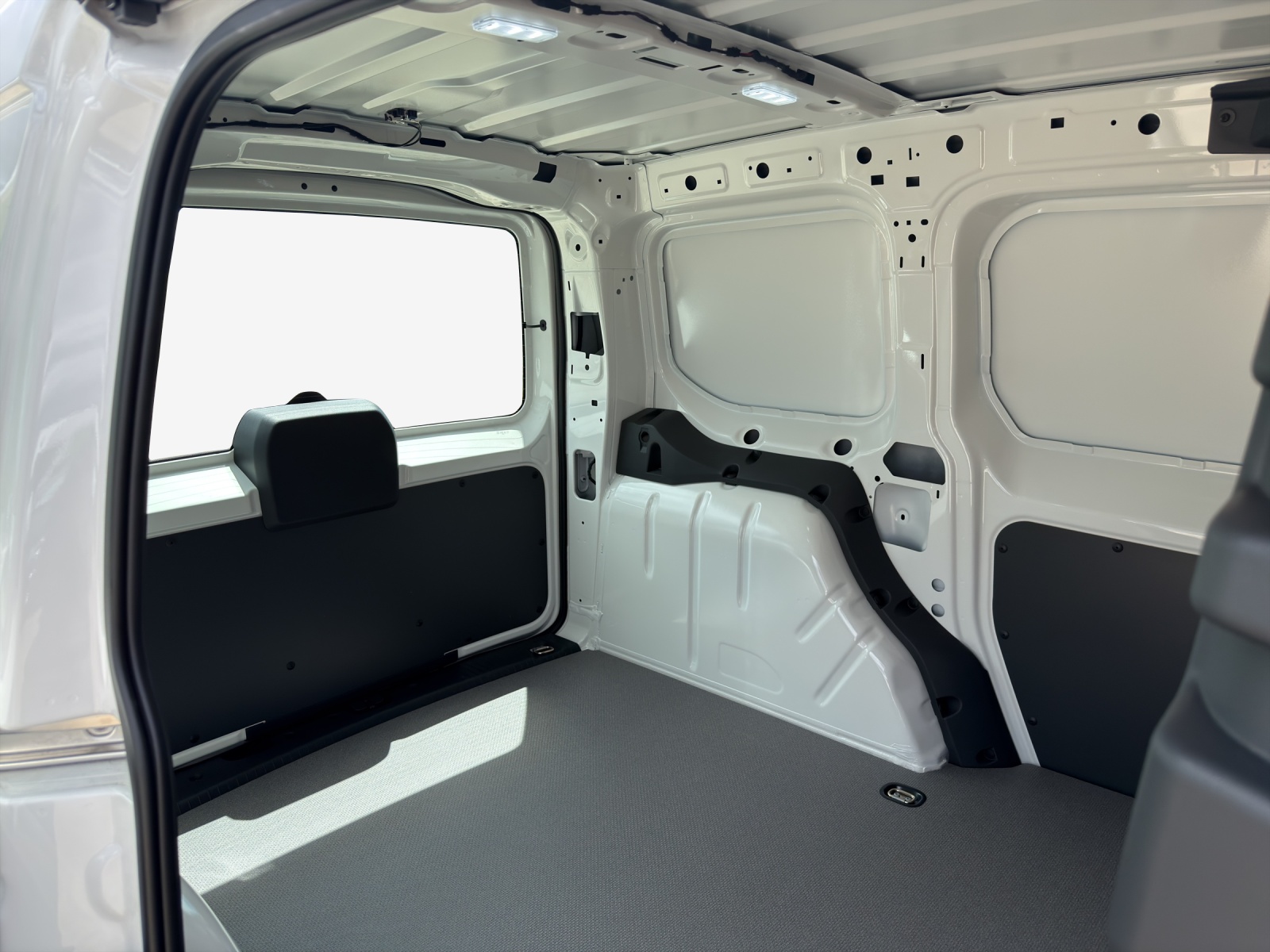 VW Caddy Cargo 2.0TDI Entry-image-14