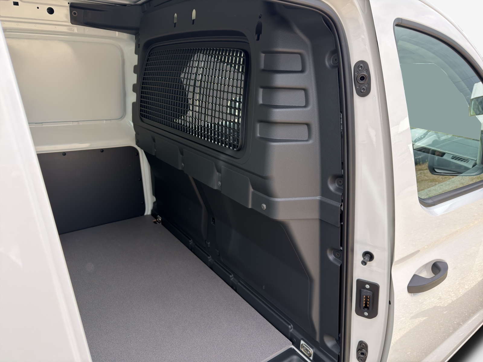VW Caddy Cargo 2.0TDI Entry-image-11