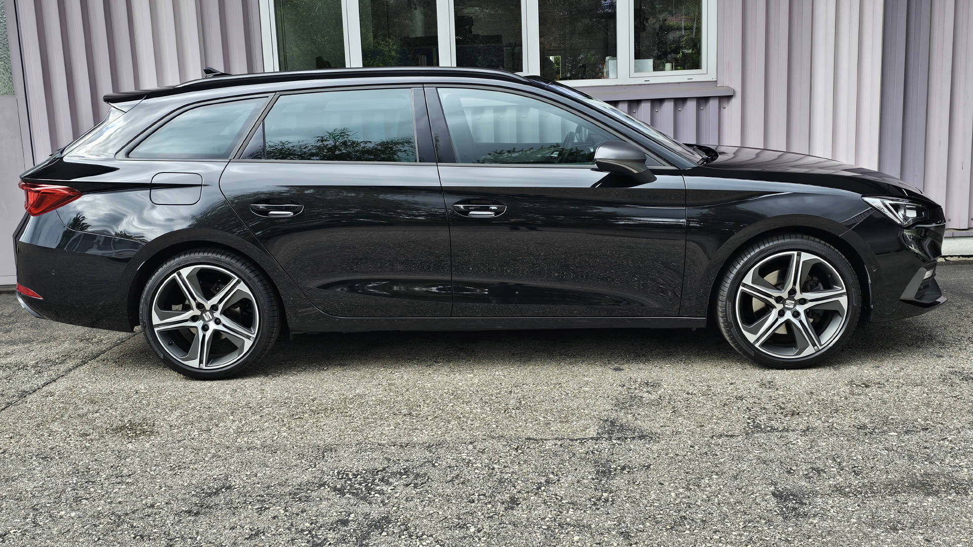 SEAT Leon ST 1.5 eTSI 150 FR DSG-image-1