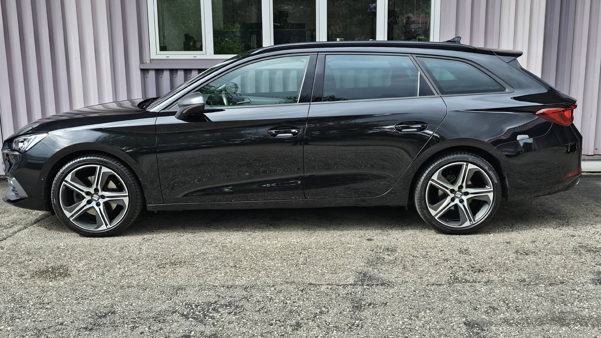 SEAT Leon ST 1.5 eTSI 150 FR DSG-image-0