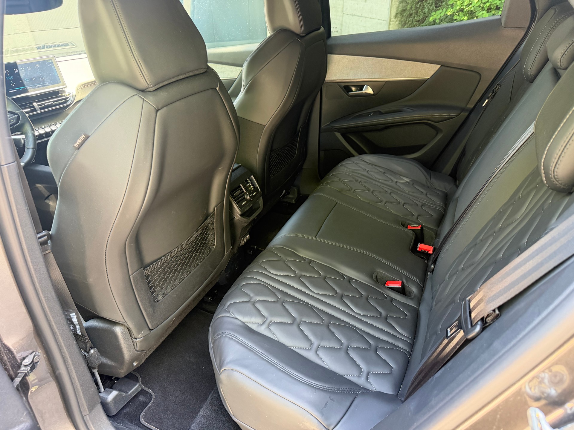 PEUGEOT 3008 300e Hybrid4 GT EAT8-image-8