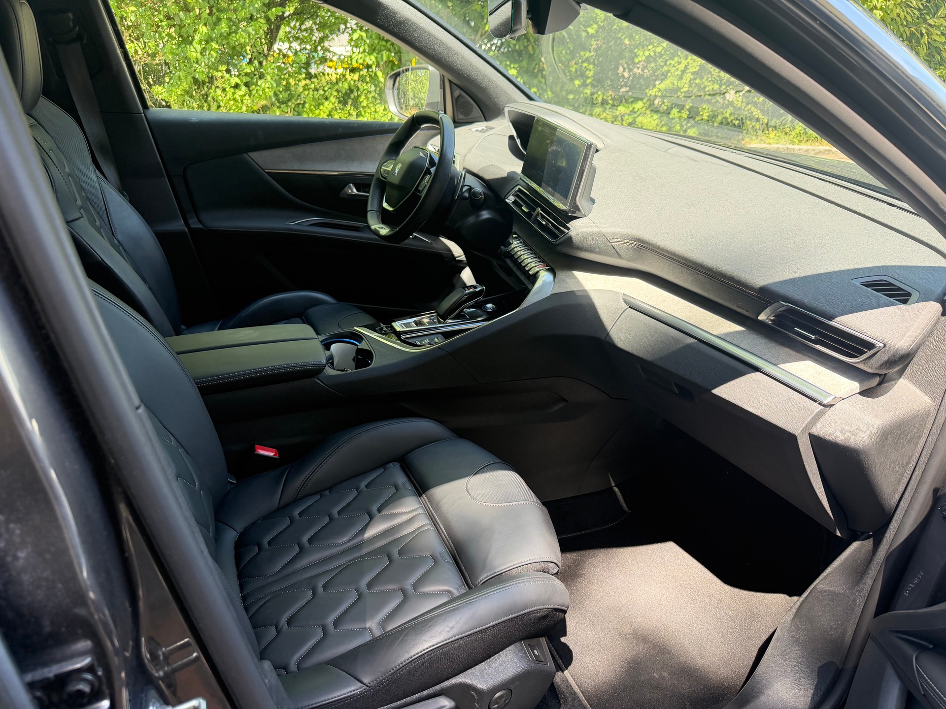 PEUGEOT 3008 300e Hybrid4 GT EAT8-image-7